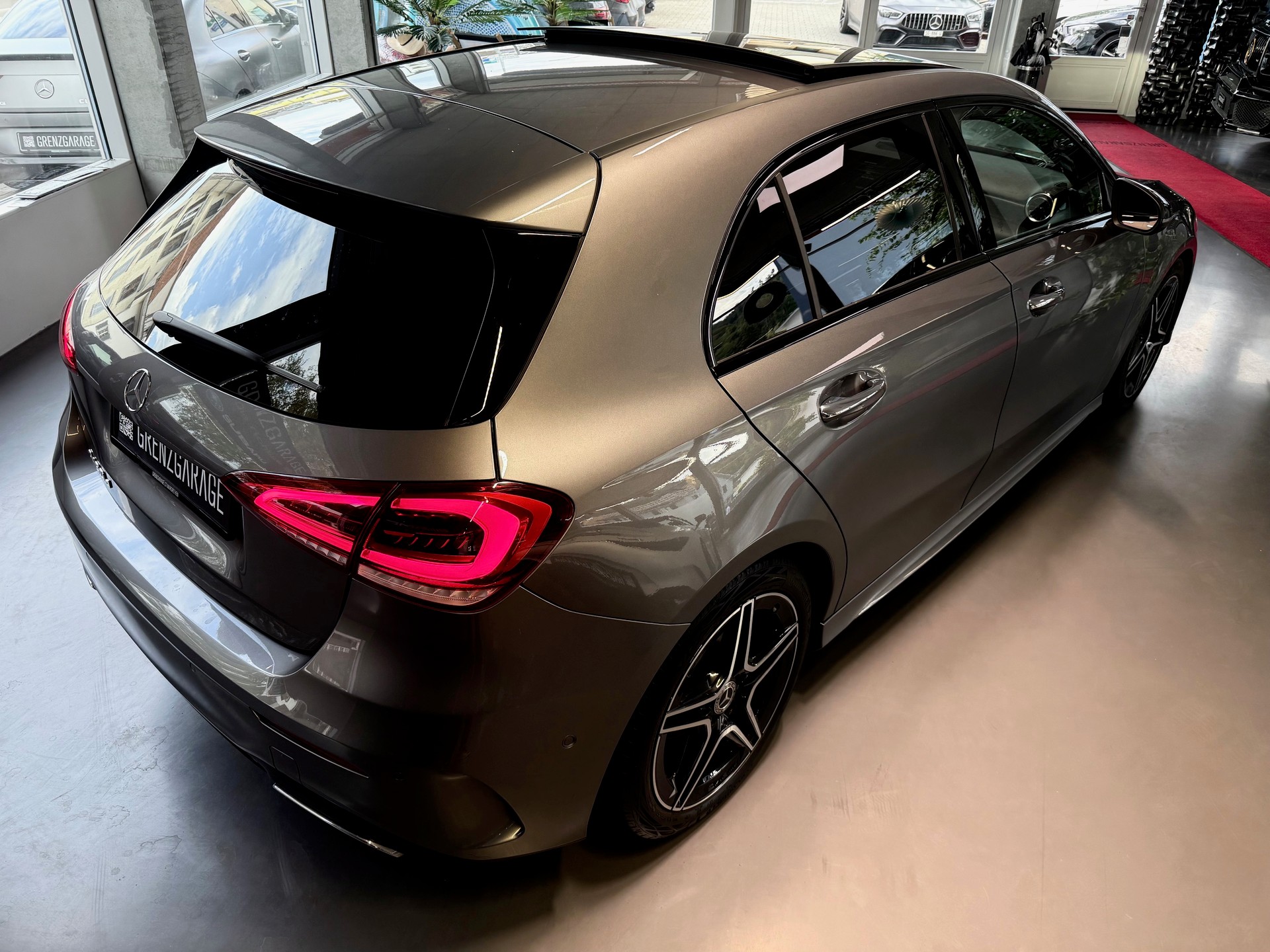 MERCEDES-BENZ A 180 d AMG Line 8G-DCT-image-6