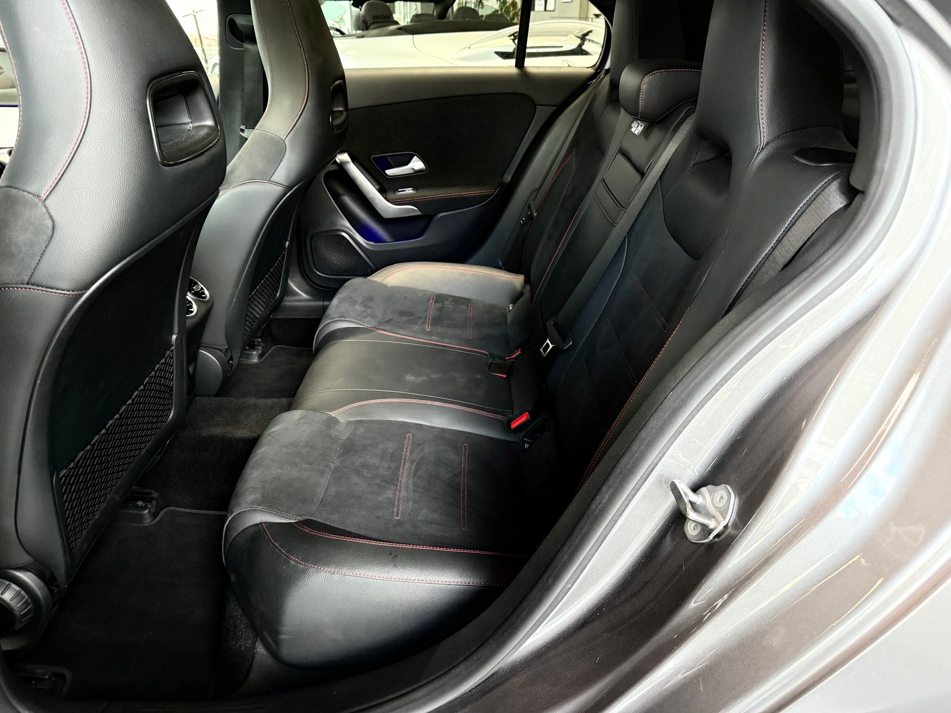 MERCEDES-BENZ A 180 d AMG Line 8G-DCT-image-11
