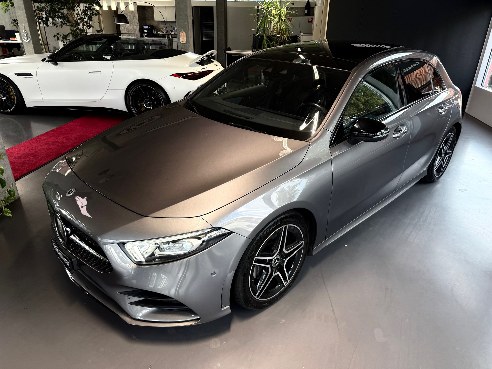 MERCEDES-BENZ A 180 d AMG Line 8G-DCT-image-2