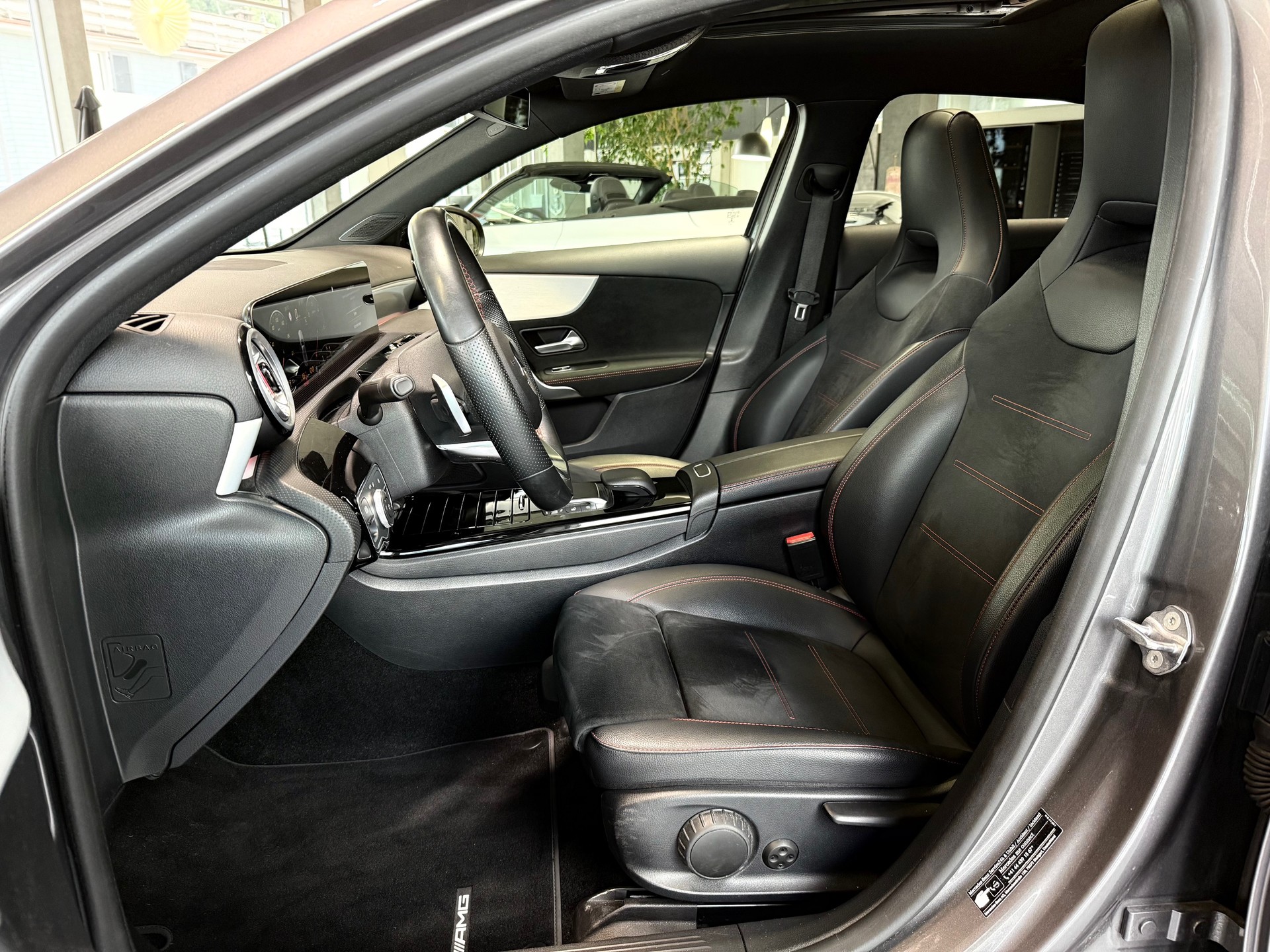 MERCEDES-BENZ A 180 d AMG Line 8G-DCT-image-8