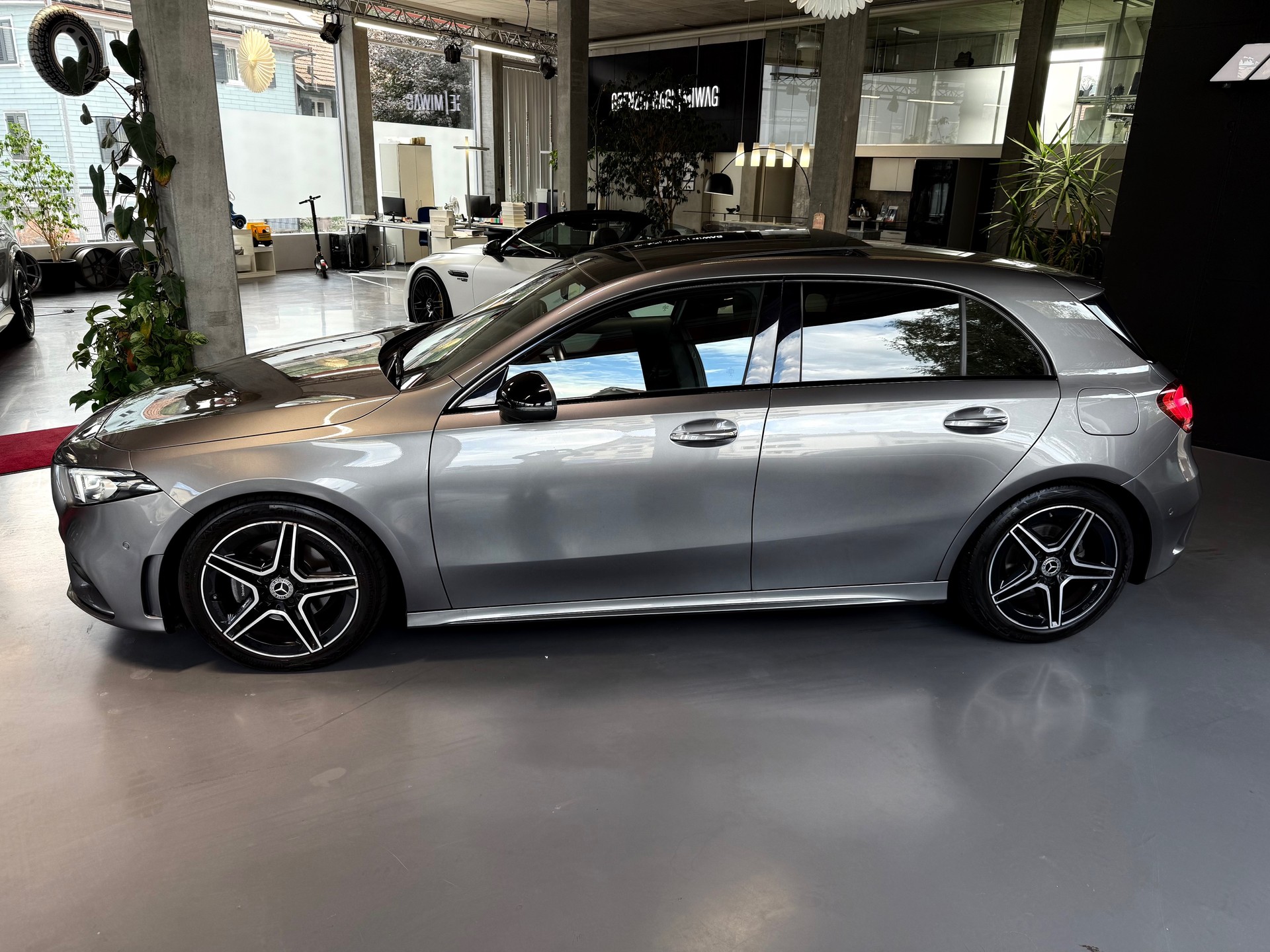 MERCEDES-BENZ A 180 d AMG Line 8G-DCT-image-3