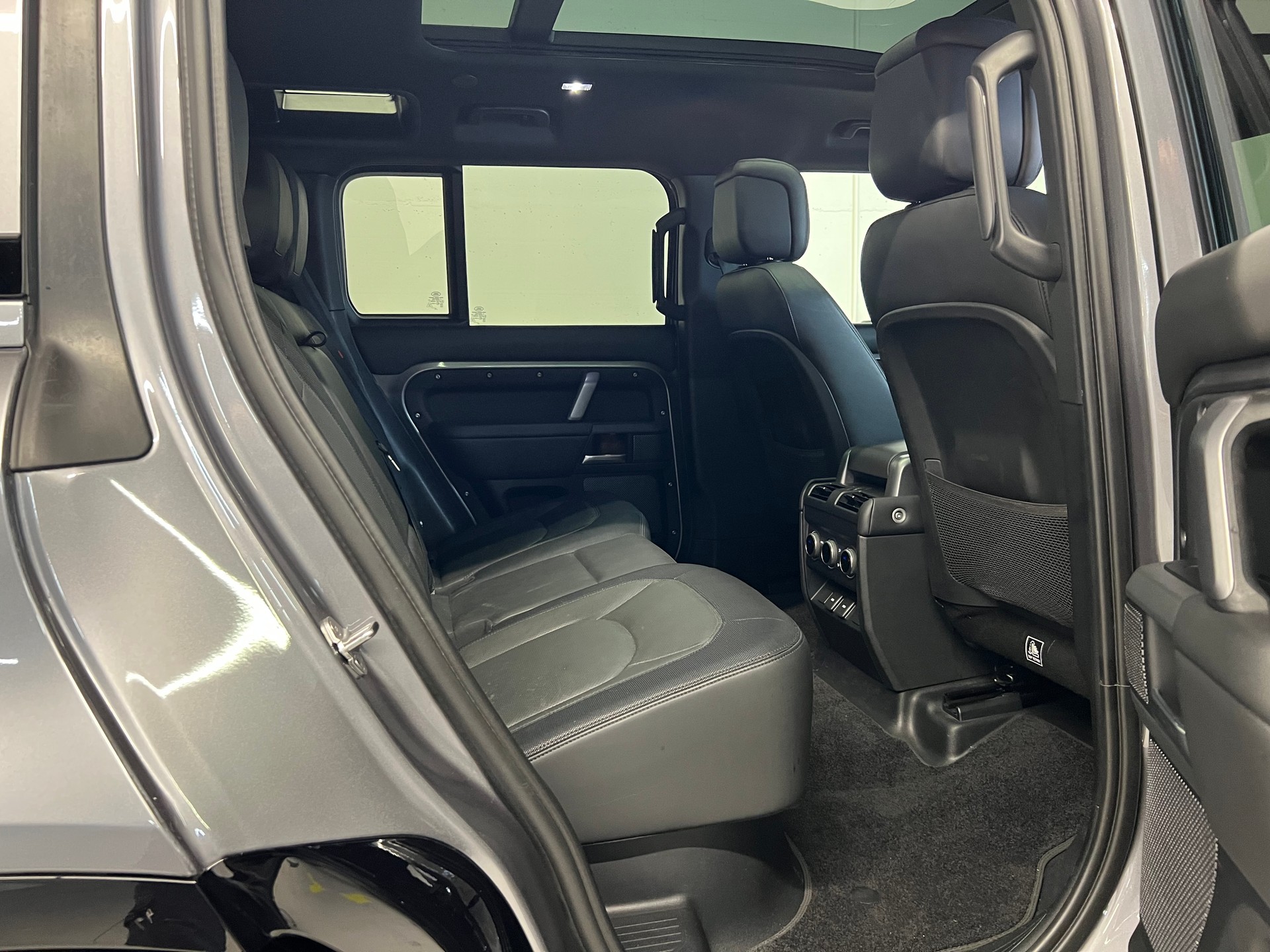 LAND ROVER Defender 110 2.0 P400e X-Dynamic HSE-image-6