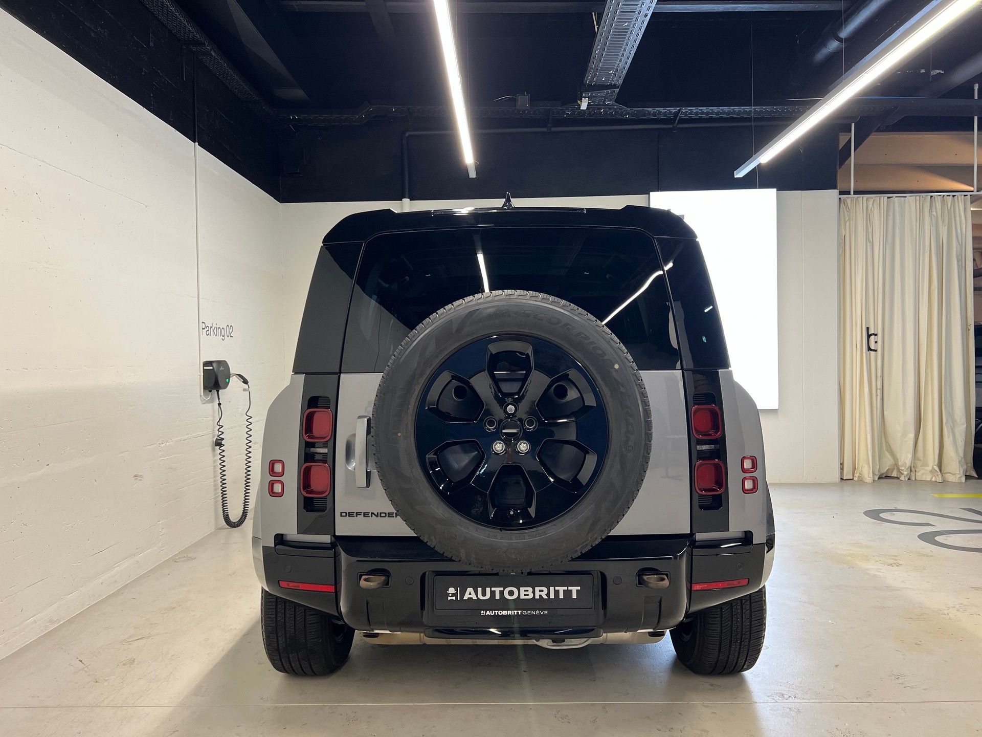 LAND ROVER Defender 110 2.0 P400e X-Dynamic HSE-image-8