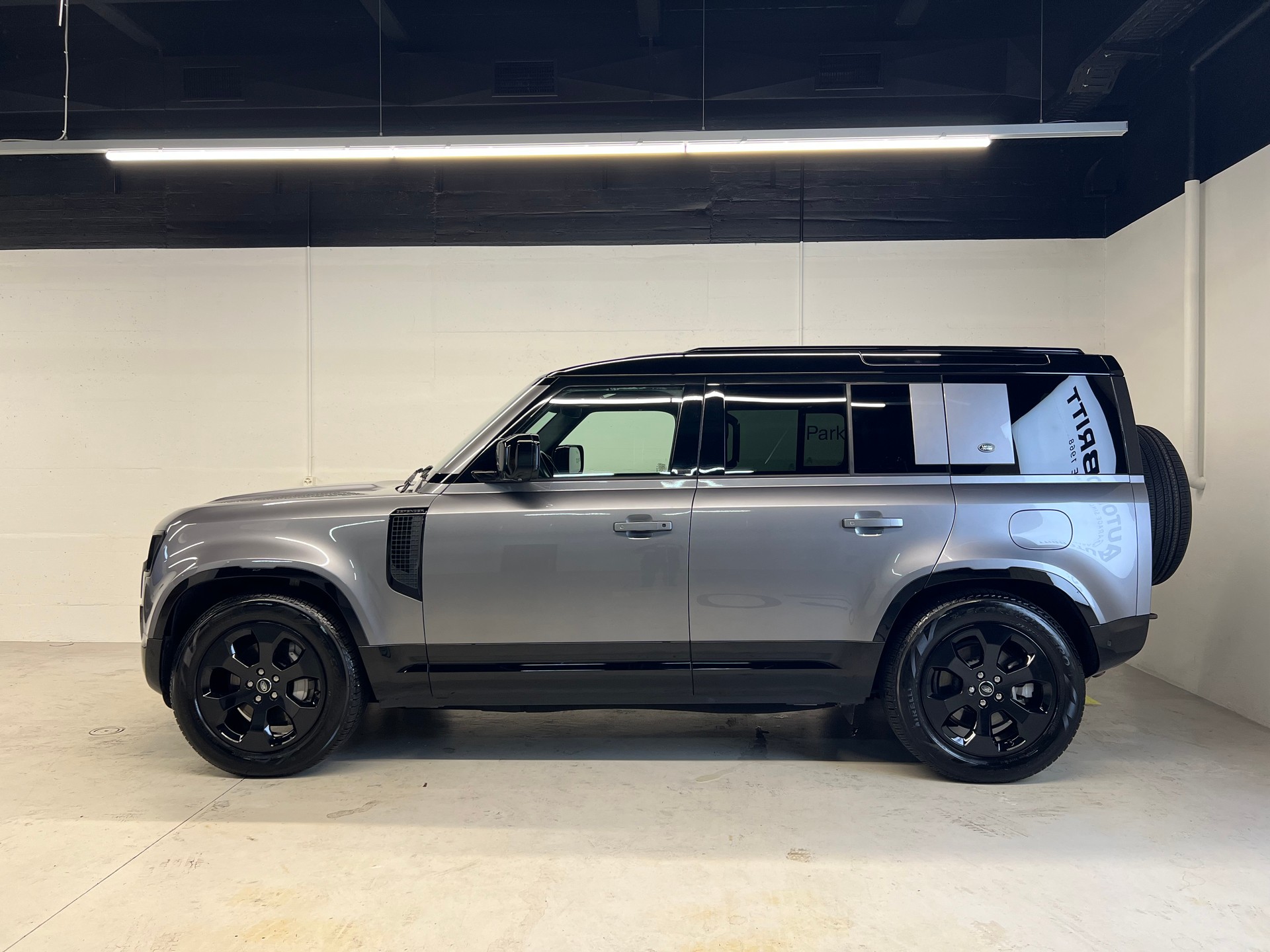 LAND ROVER Defender 110 2.0 P400e X-Dynamic HSE-image-7