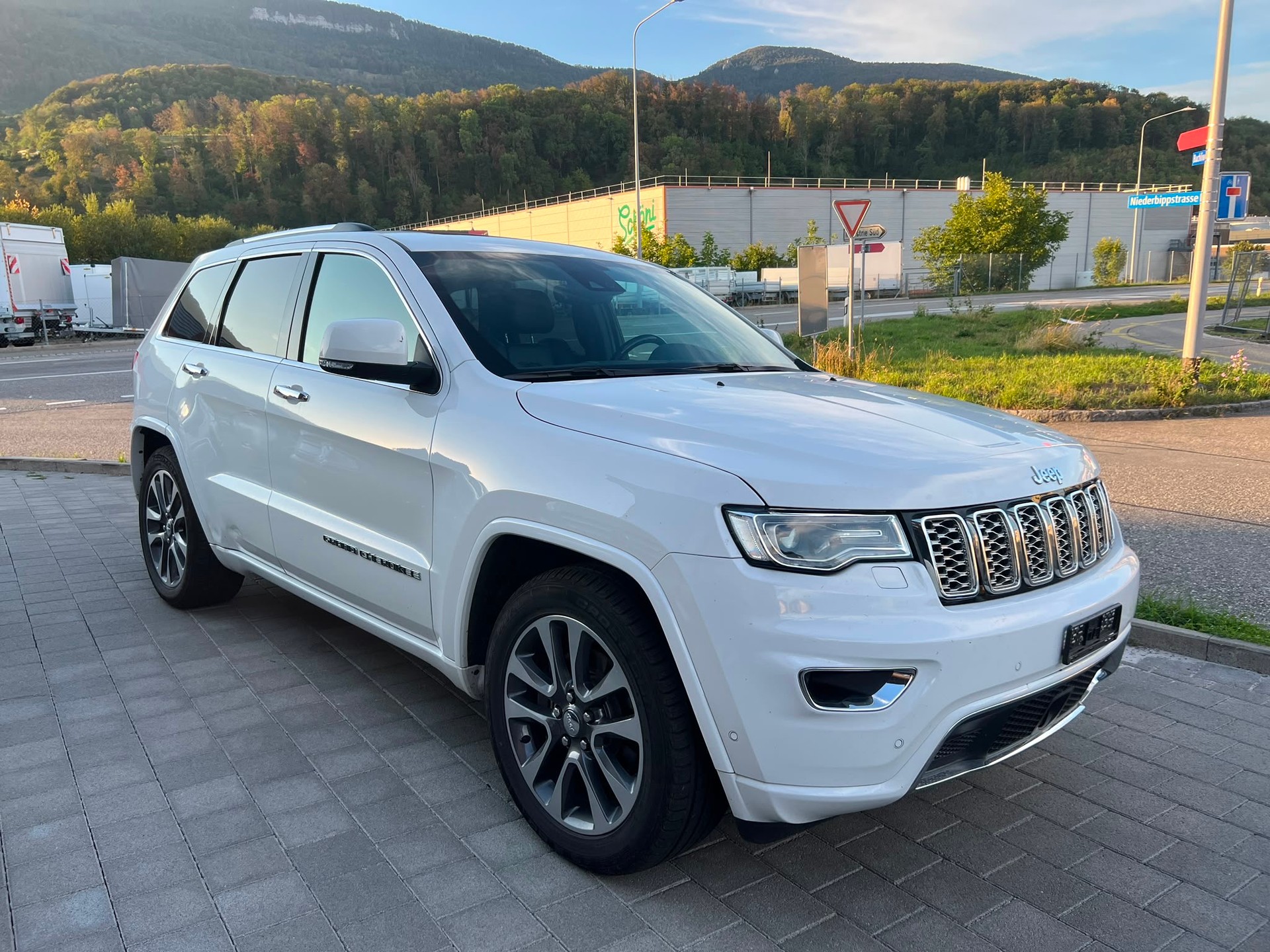 JEEP Grand Cherokee 3.0 CRD Overland Automatic-image-2