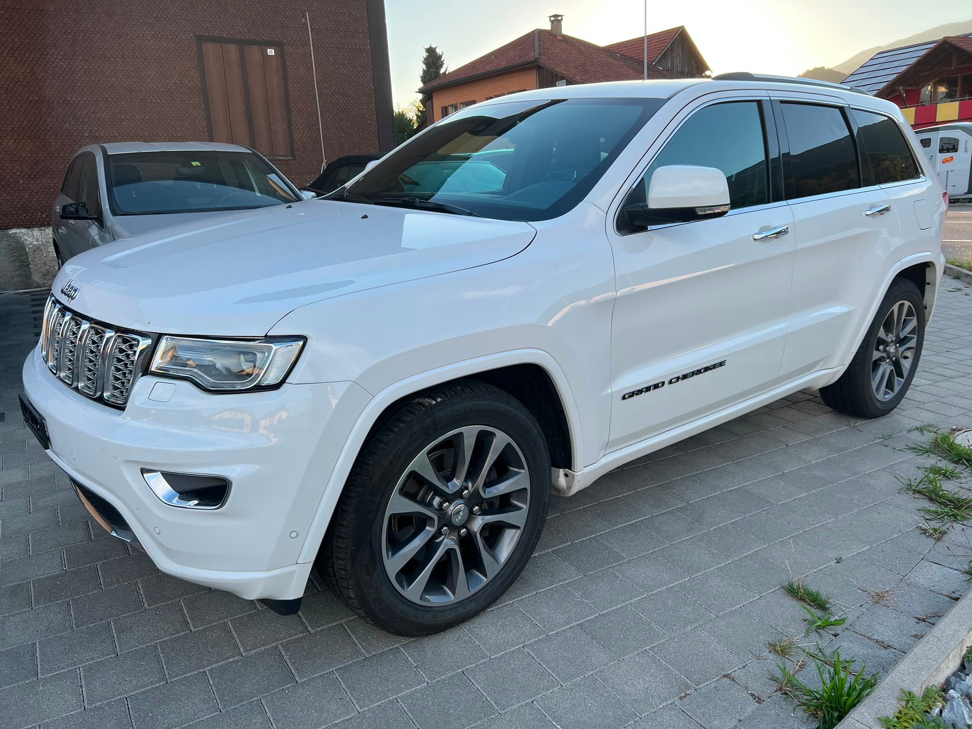 JEEP Grand Cherokee 3.0 CRD Overland Automatic-image-8