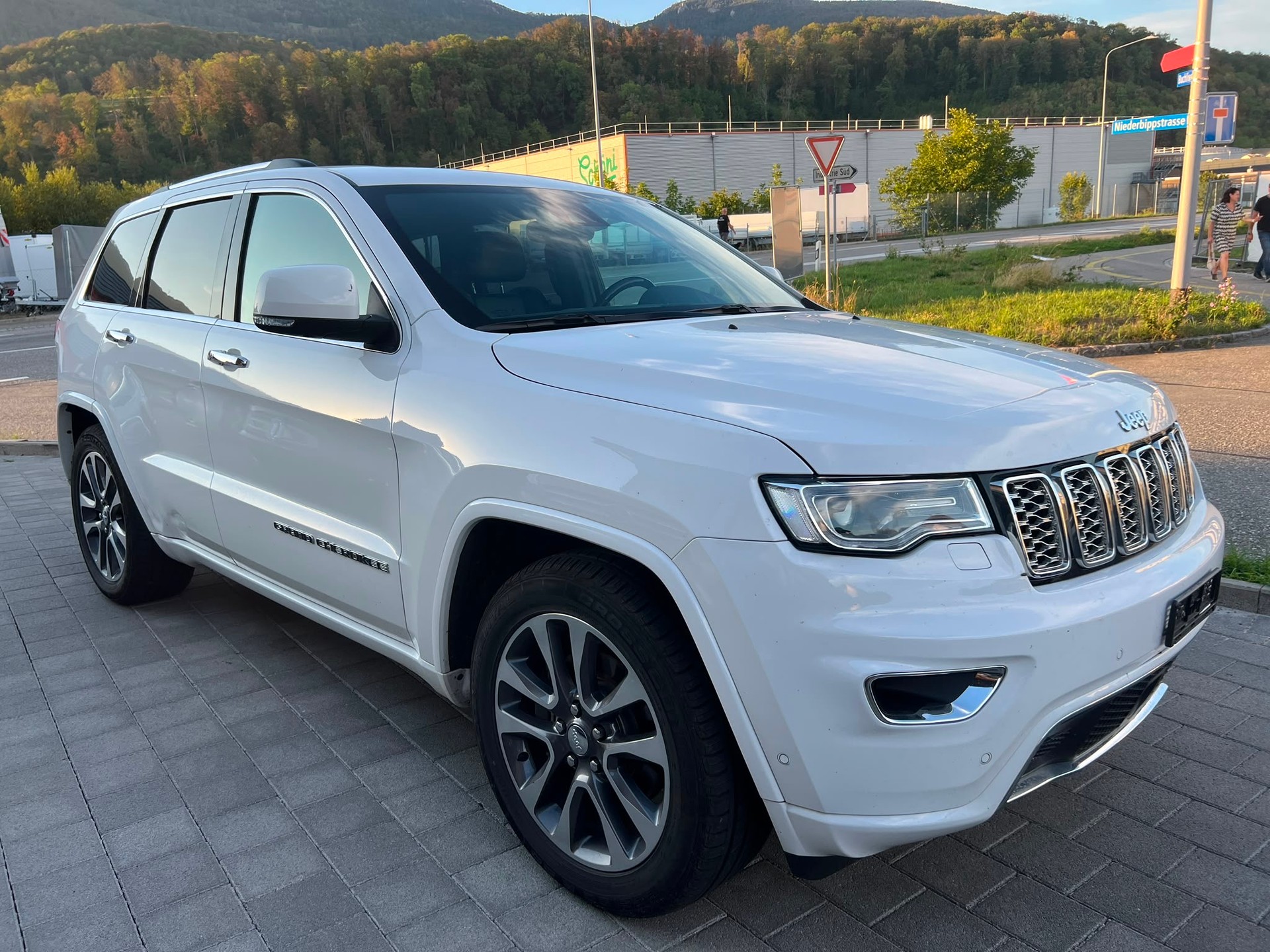 JEEP Grand Cherokee 3.0 CRD Overland Automatic-image-0