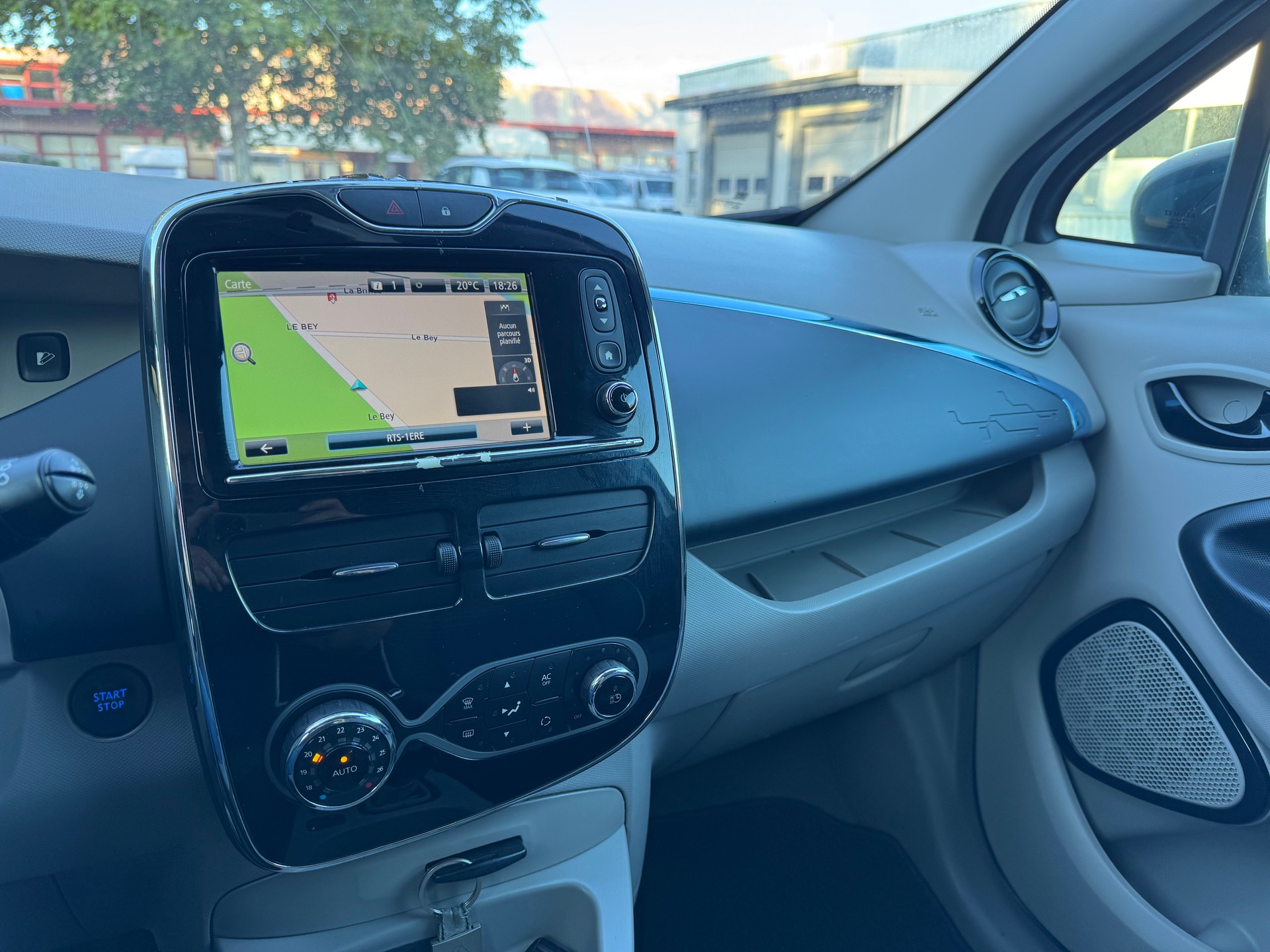 RENAULT Zoe Life Q210-image-11