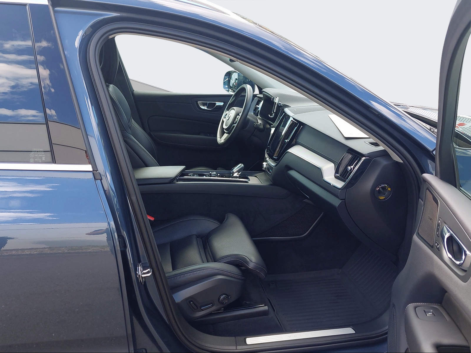 VOLVO XC60 2.0 T8 TE Inscription eAWD-image-13