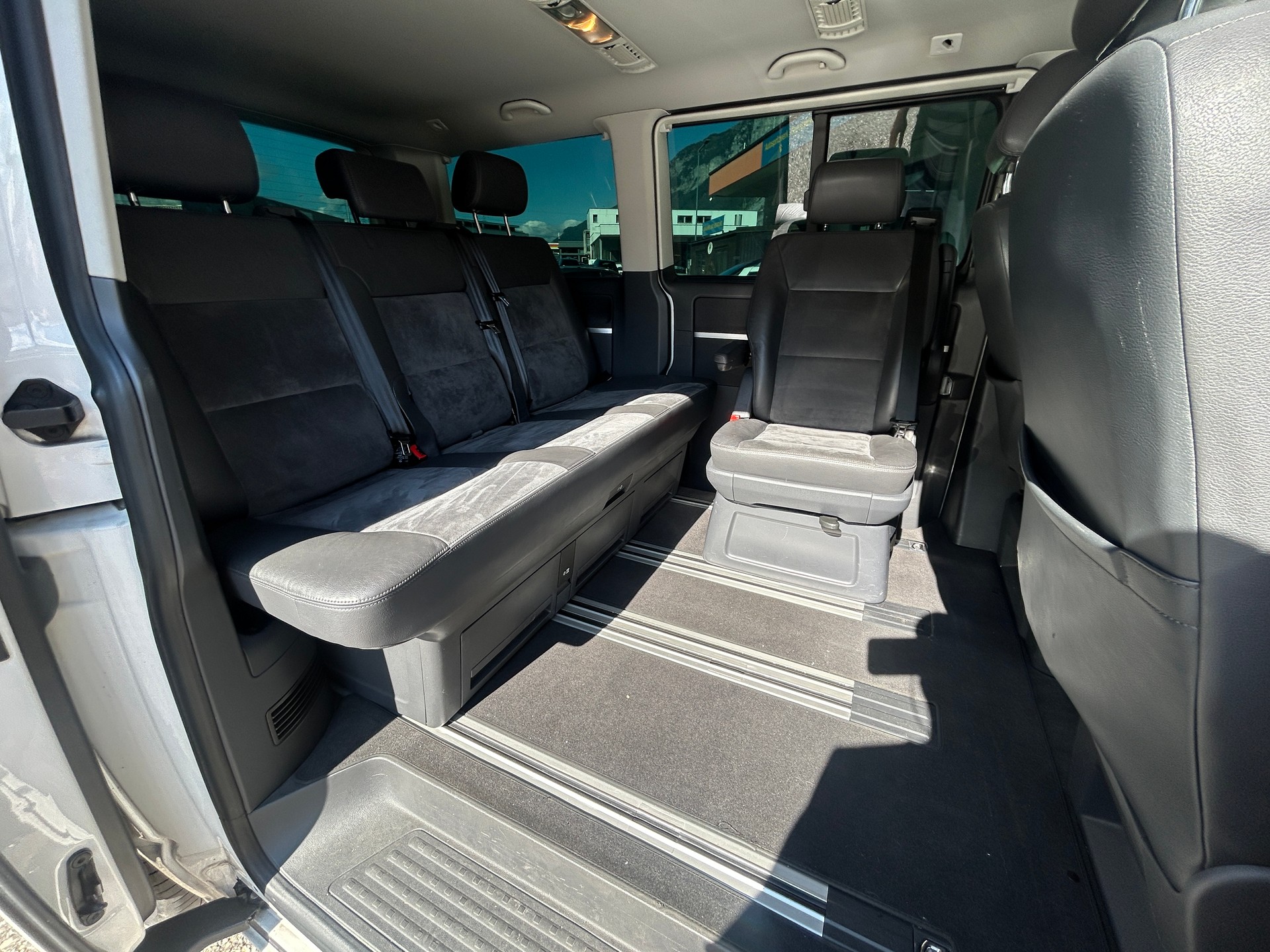 VW T5 Multivan 2.0 Bi-TDI CR CL Edition 25 4Motion-image-9