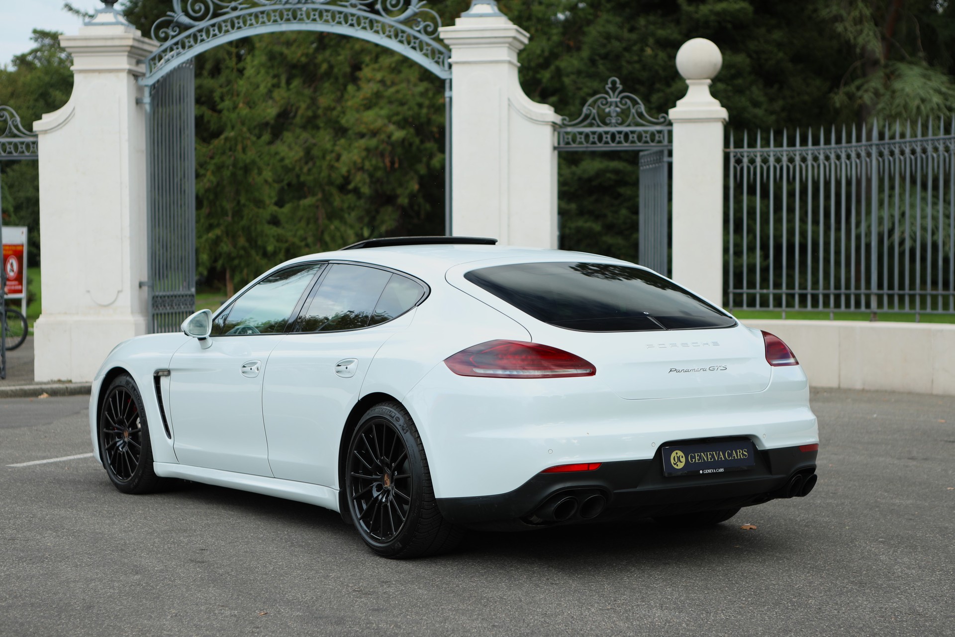 PORSCHE Panamera GTS V8 4.8 PDK-image-3