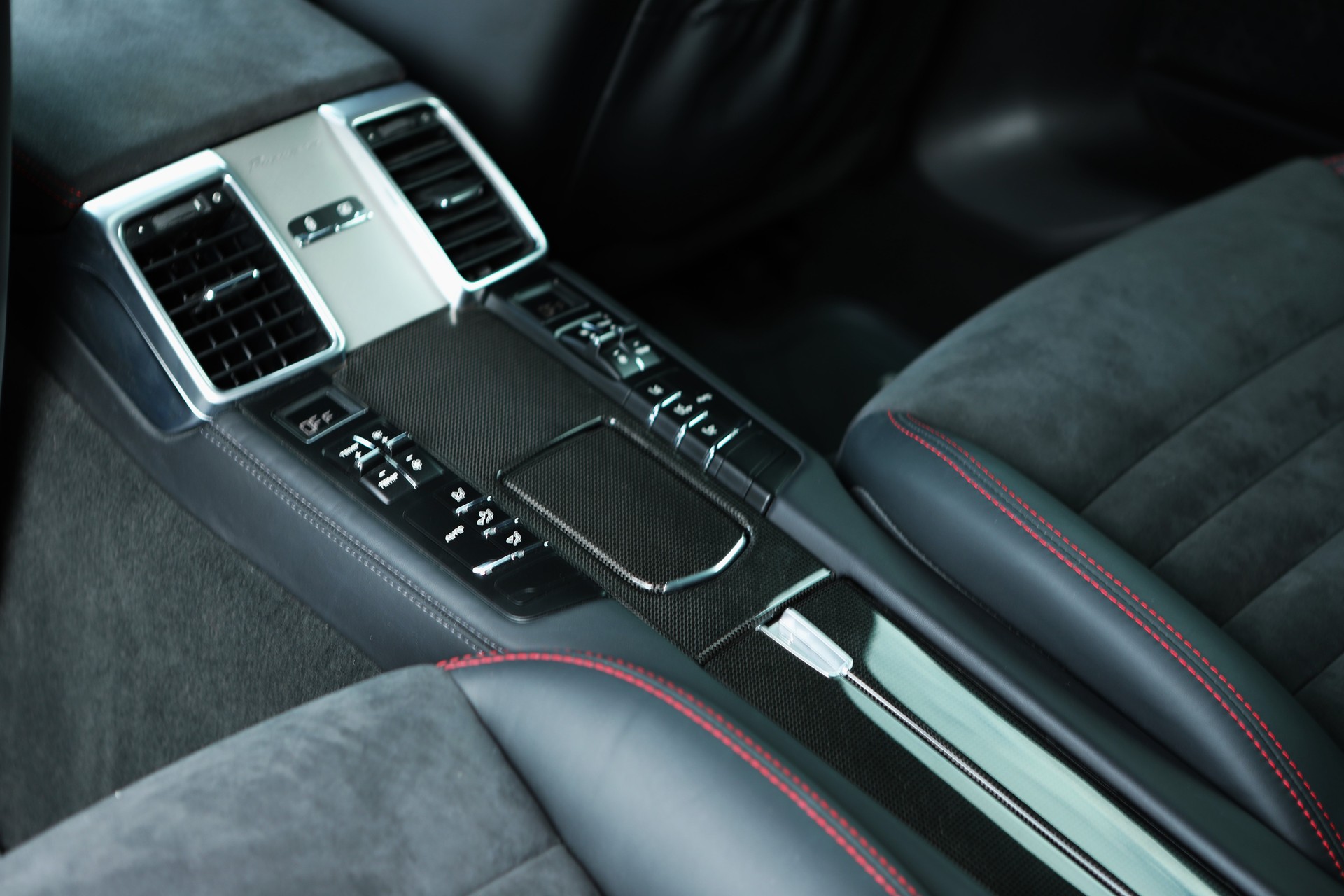PORSCHE Panamera GTS V8 4.8 PDK-image-6