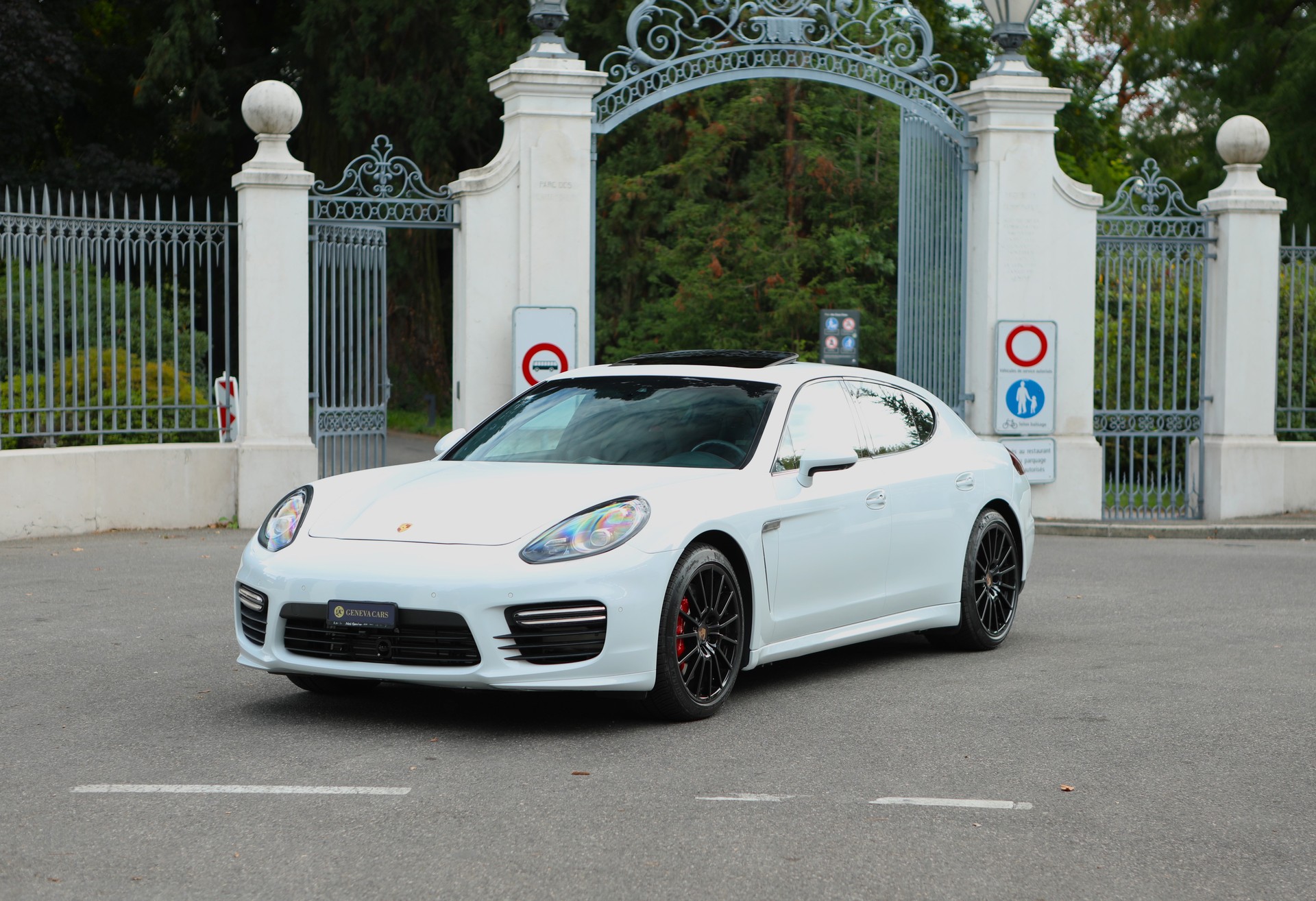 PORSCHE Panamera GTS V8 4.8 PDK-image-9