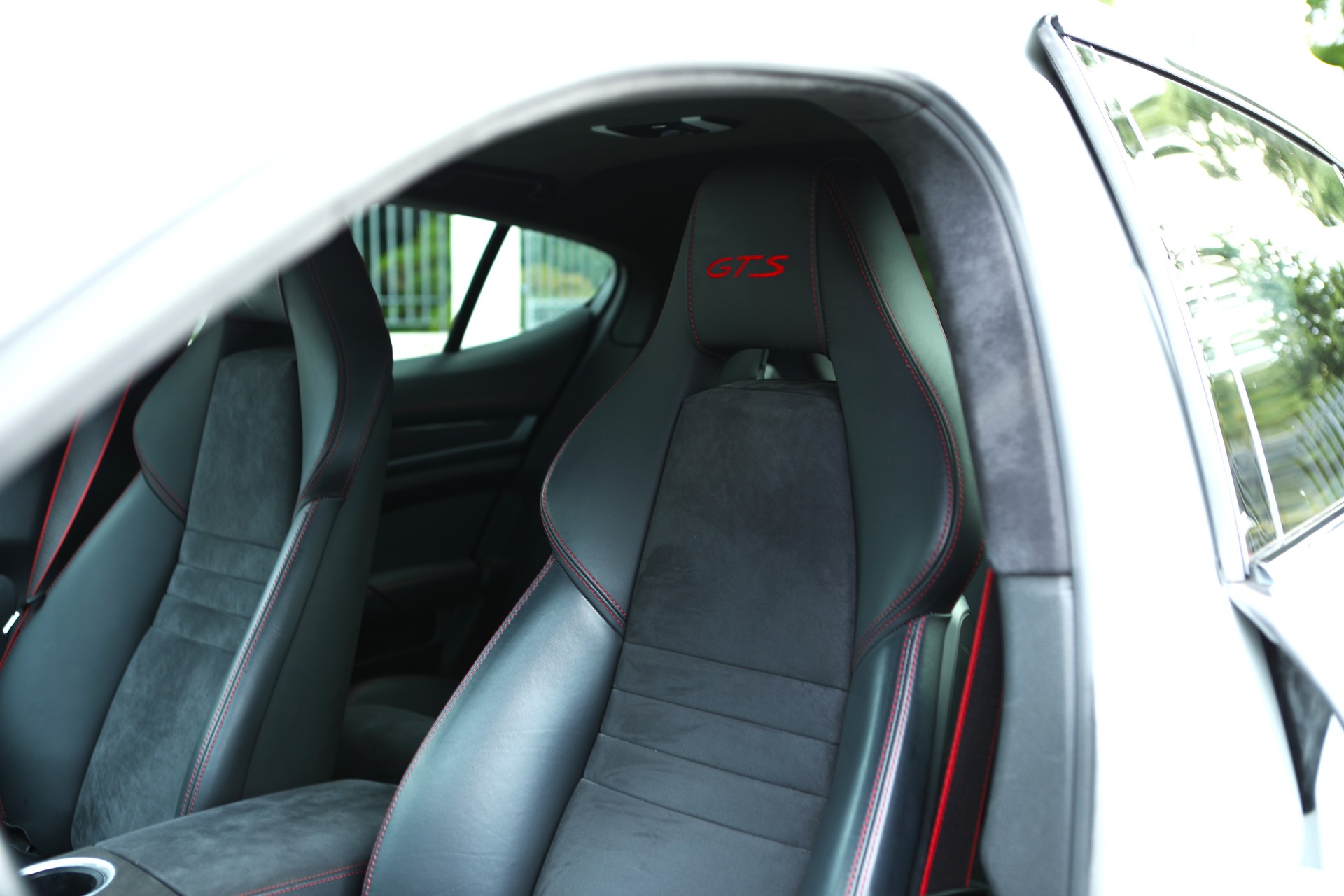 PORSCHE Panamera GTS V8 4.8 PDK-image-4