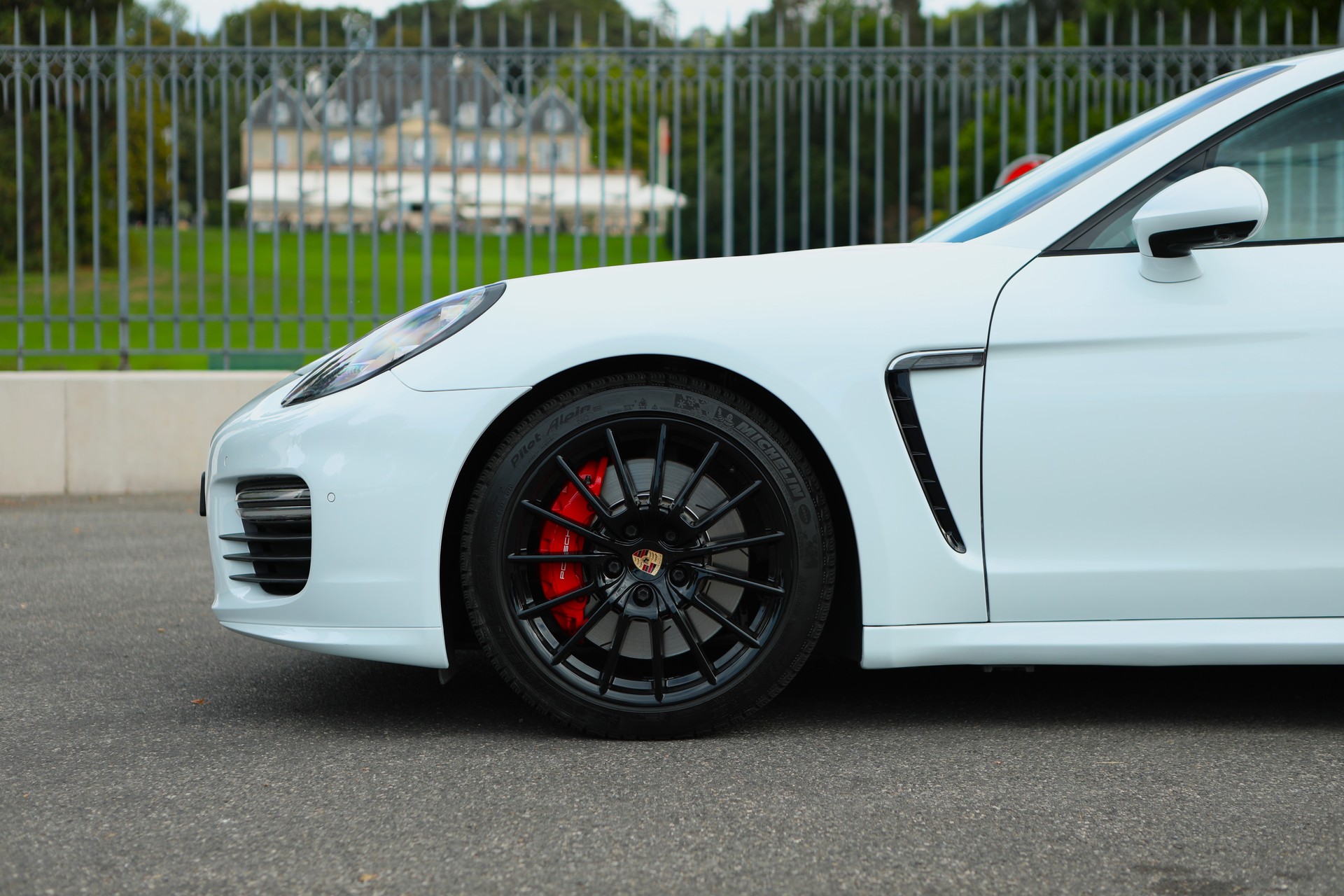 PORSCHE Panamera GTS V8 4.8 PDK-image-1