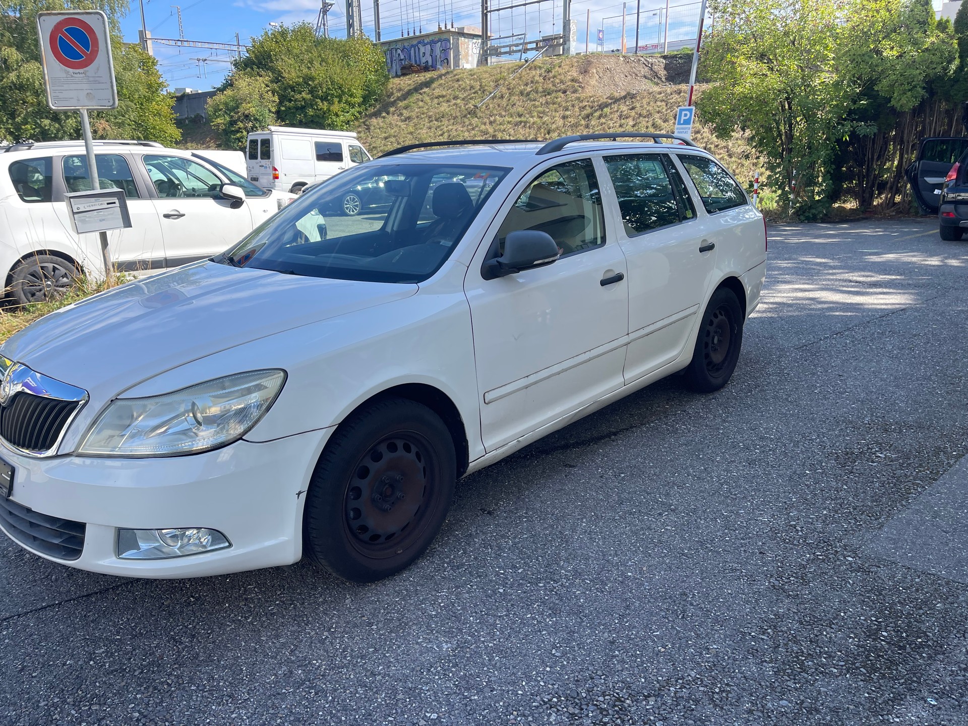 SKODA Octavia Combi 1.4 TSI Ambiente-image-1