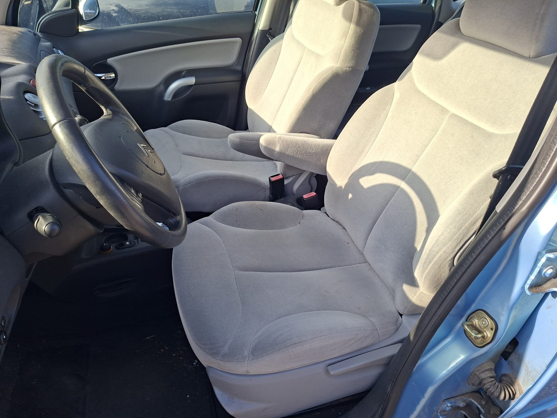 CITROEN C3 1.4i Exclusive-image-5