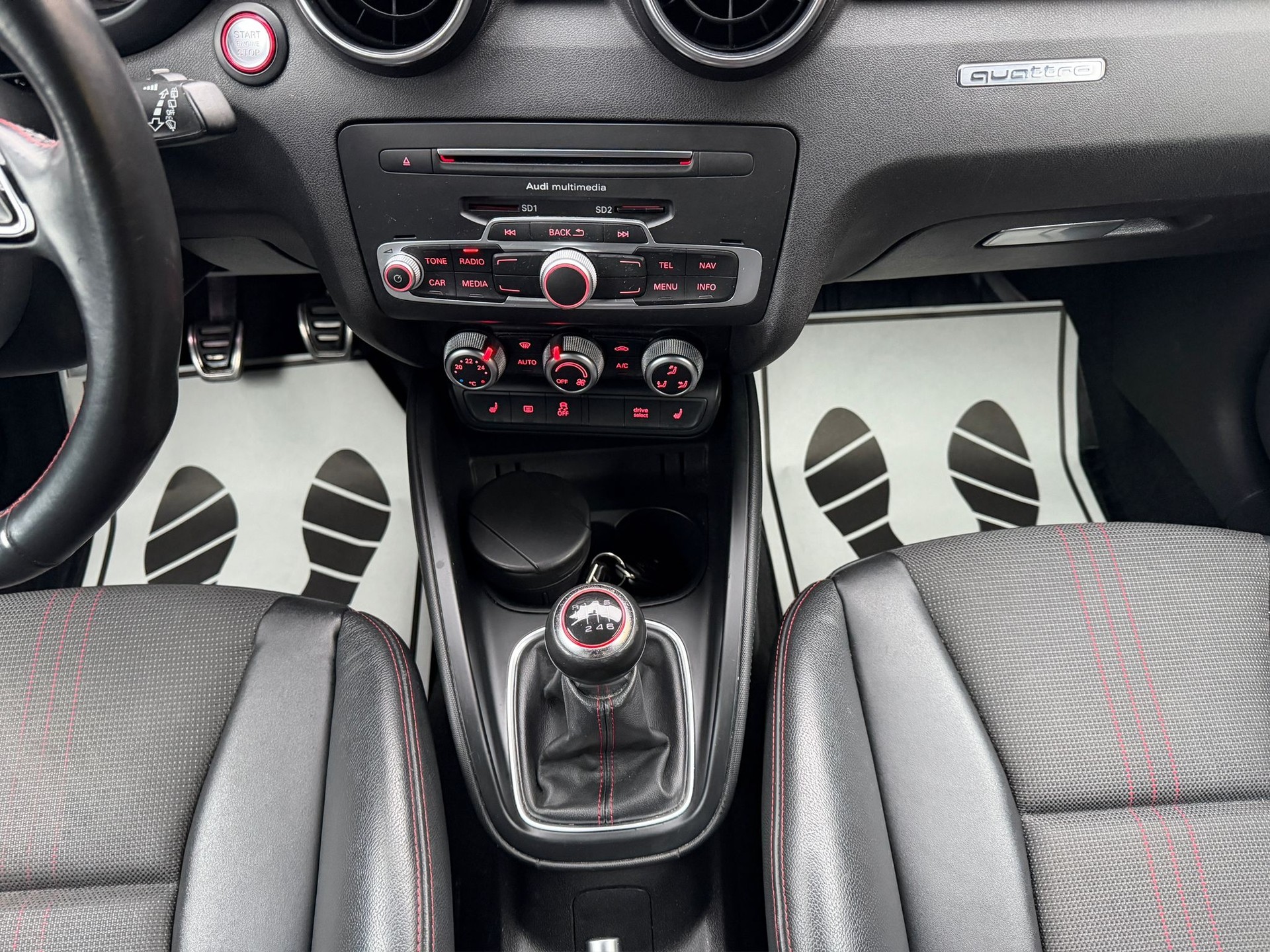 AUDI S1 Sportback 2.0 TFSI quattro-image-10