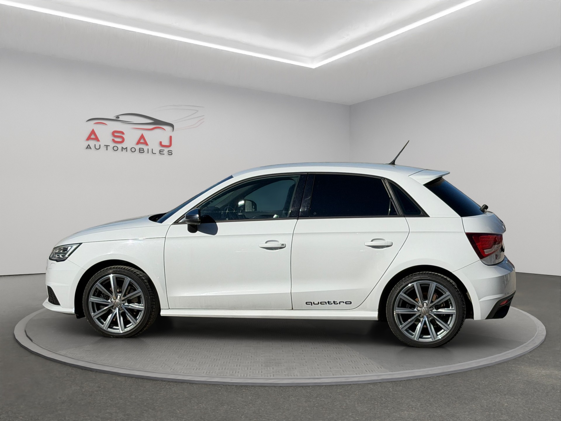 AUDI S1 Sportback 2.0 TFSI quattro-image-3