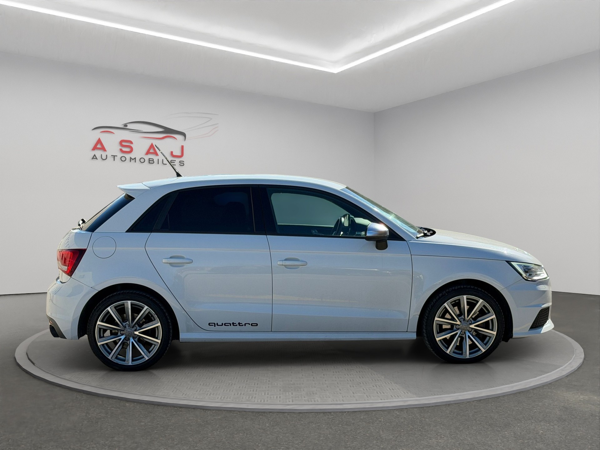 AUDI S1 Sportback 2.0 TFSI quattro-image-7