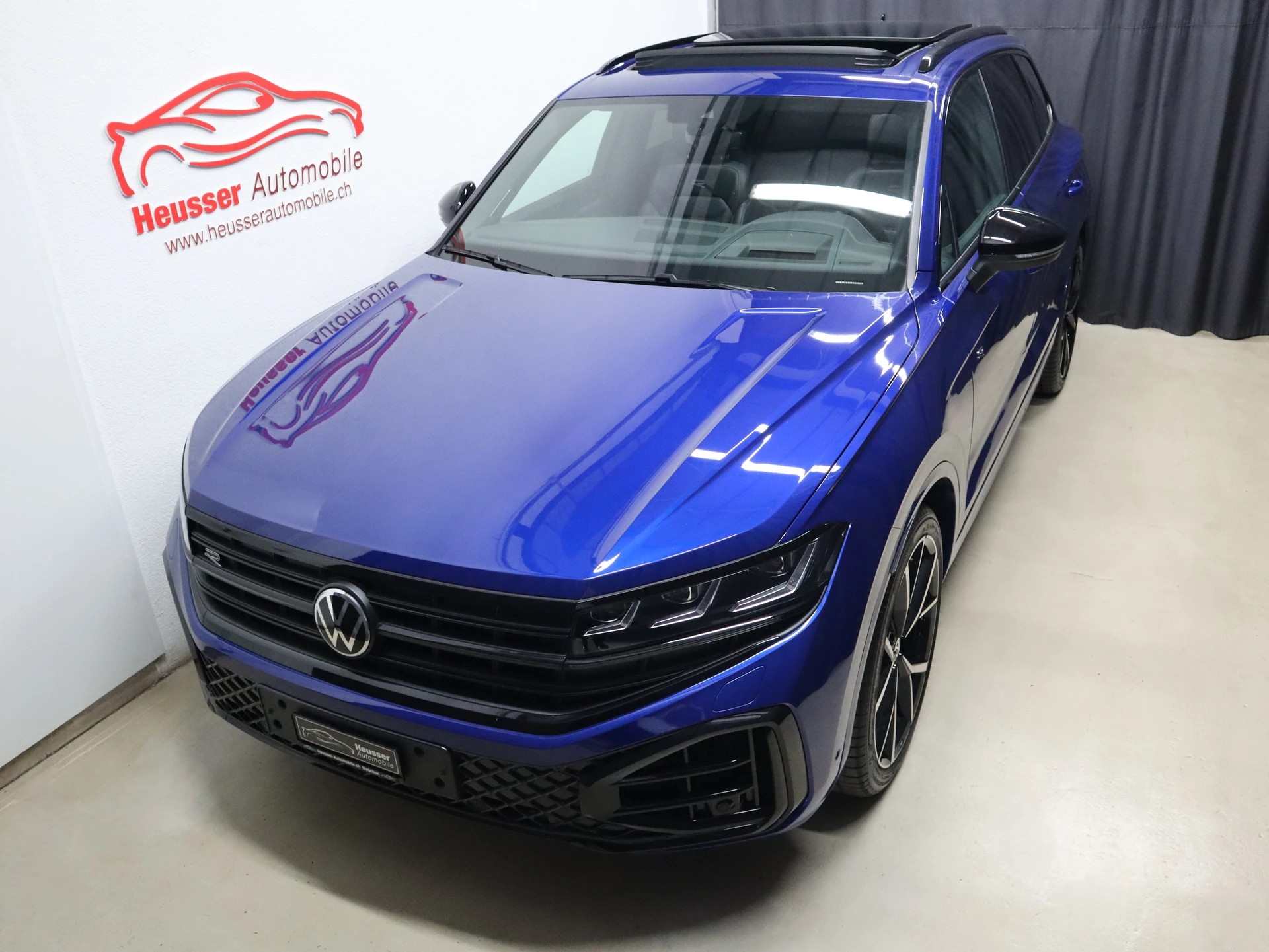 VW Touareg 3.0 TSI R-Line Tiptronic - Black Style - Panorama - Head-Up - IQ Light - Luftfederung - Standheizung - Kamera - 340 PS-showroom-element-2