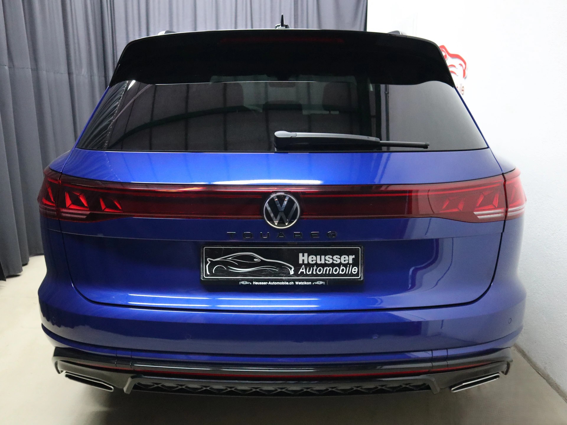VW Touareg 3.0 TSI R-Line Tiptronic - Black Style - Panorama - Head-Up - IQ Light - Luftfederung - Standheizung - Kamera - 340 PS-image-5