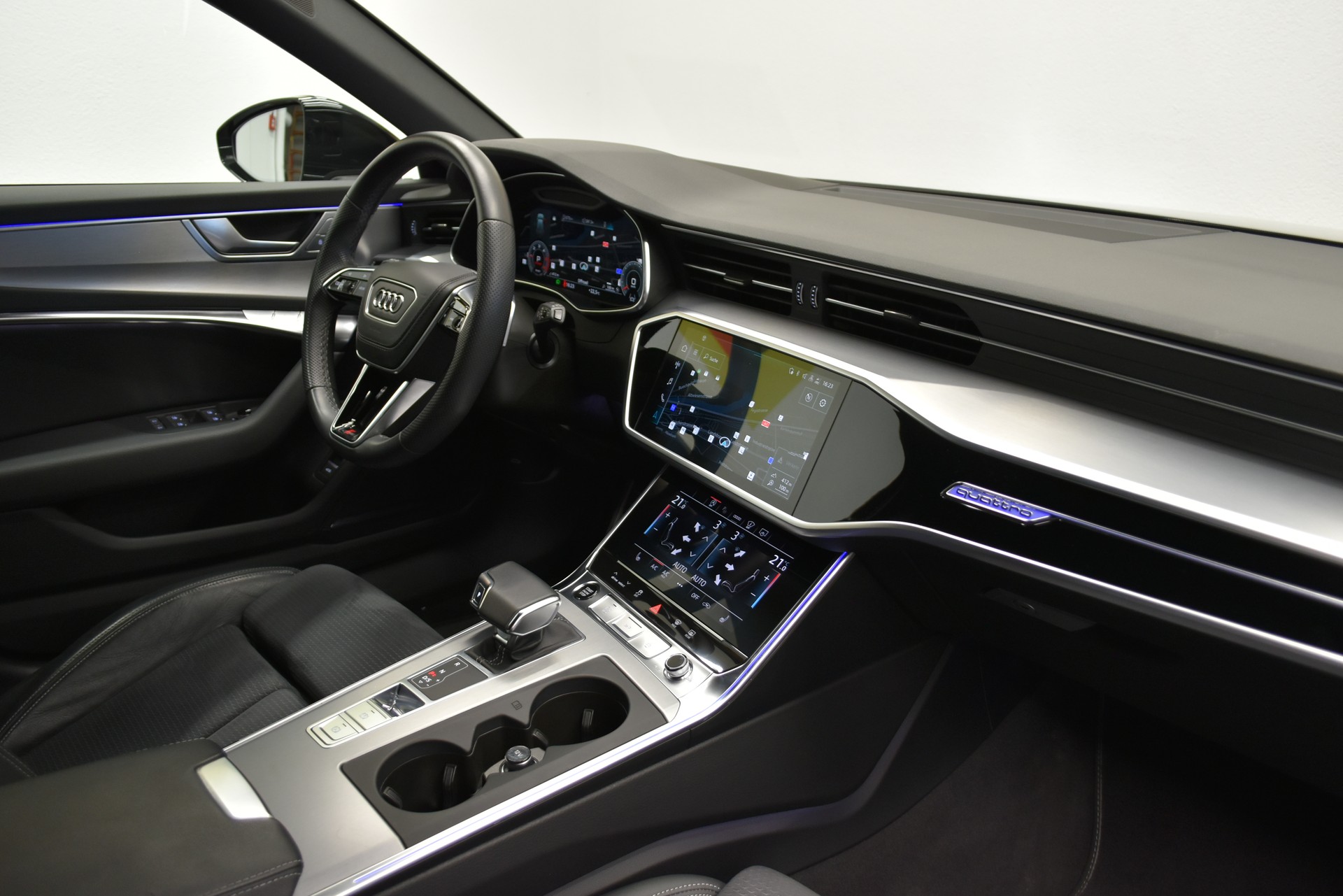 AUDI A6 Avant 40 TDI S-Line Attraction quattro S-tronic-image-3