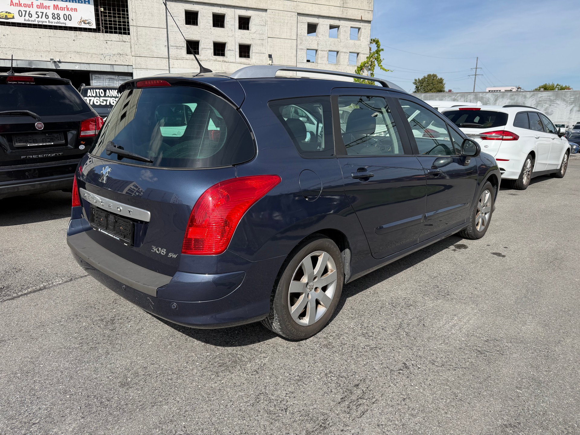 PEUGEOT 308 SW 2.0 HDI Sport Automatic-image-4