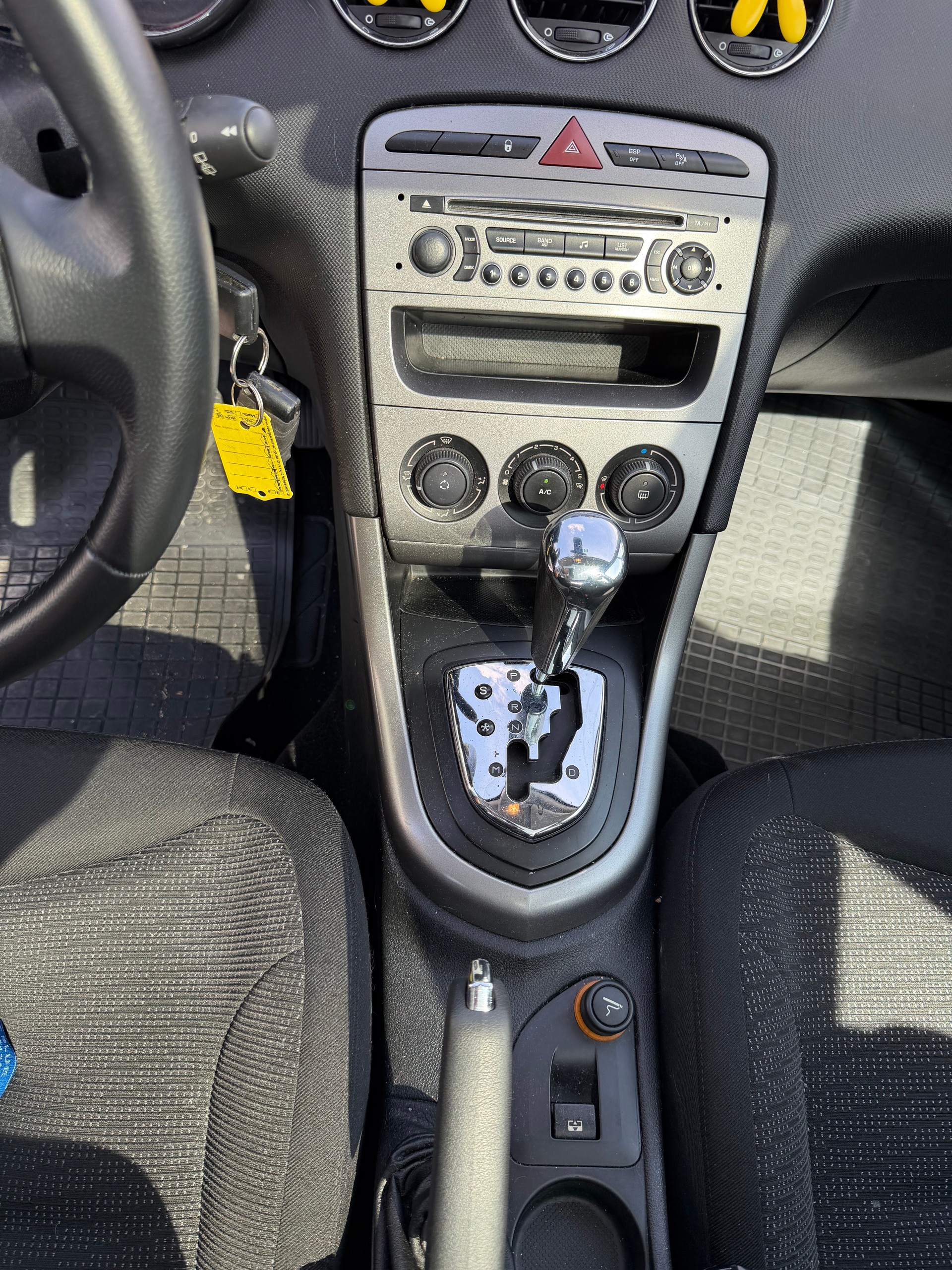 PEUGEOT 308 SW 2.0 HDI Sport Automatic-image-11