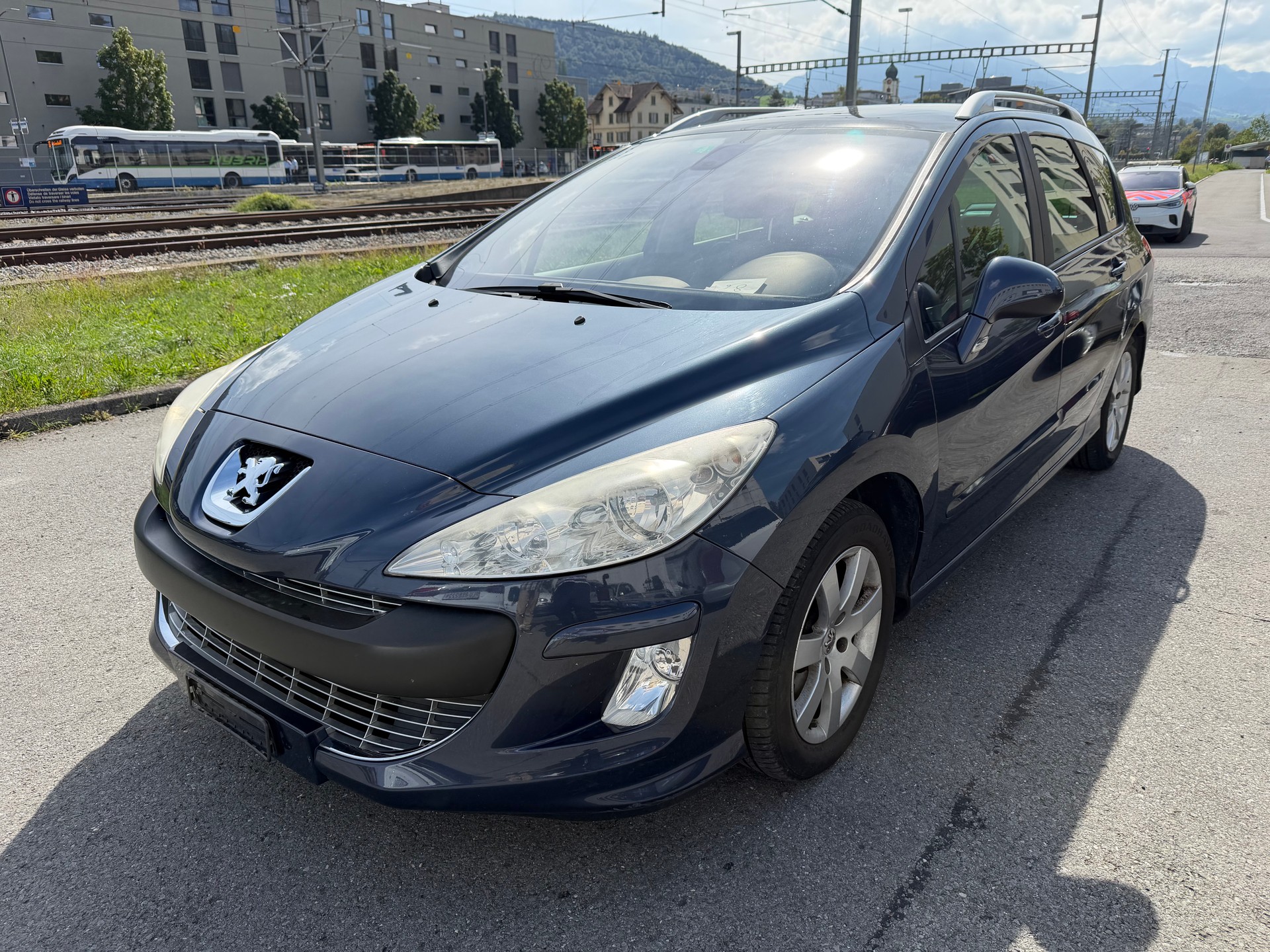 PEUGEOT 308 SW 2.0 HDI Sport Automatic-image-1