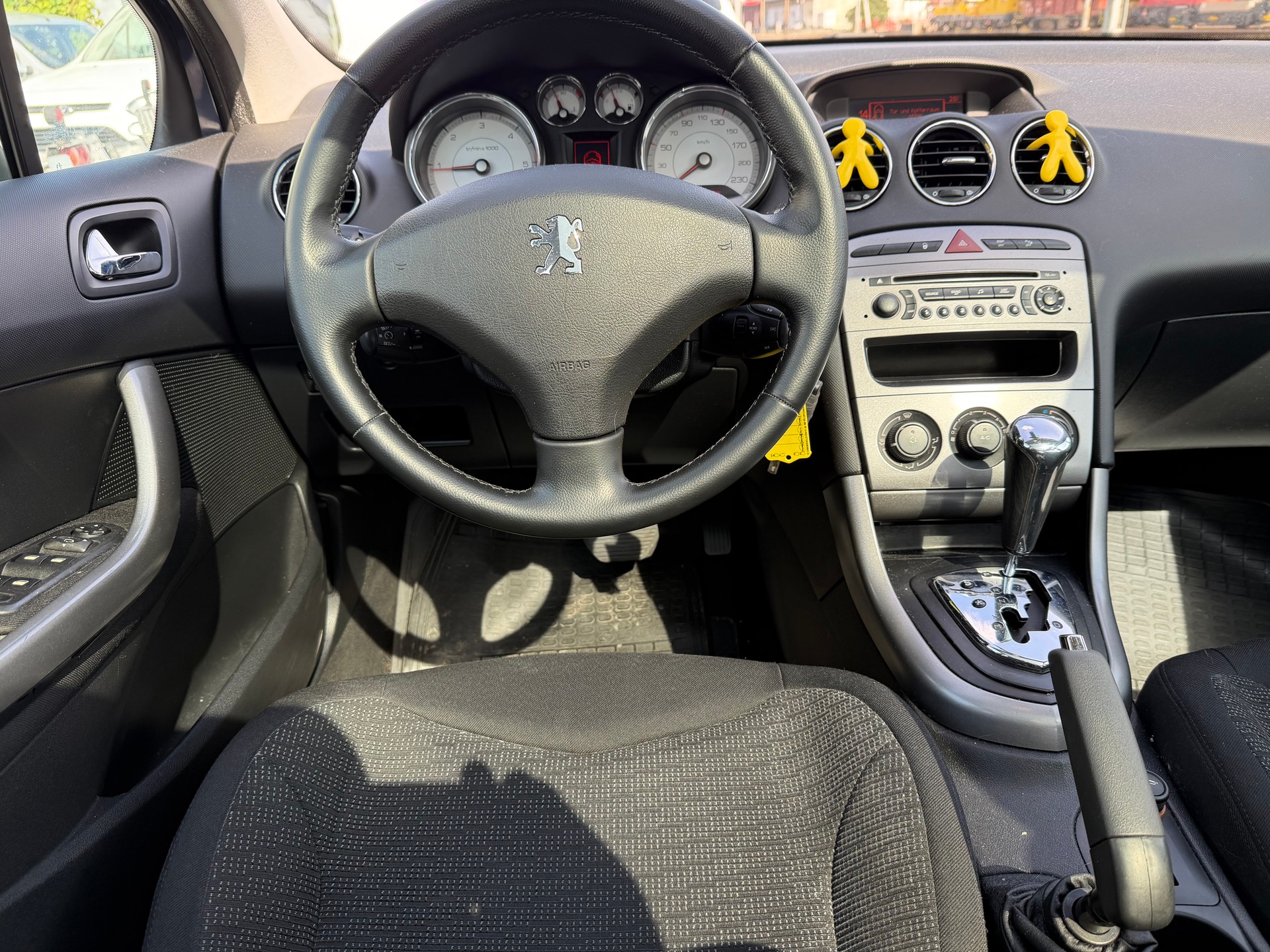 PEUGEOT 308 SW 2.0 HDI Sport Automatic-image-10