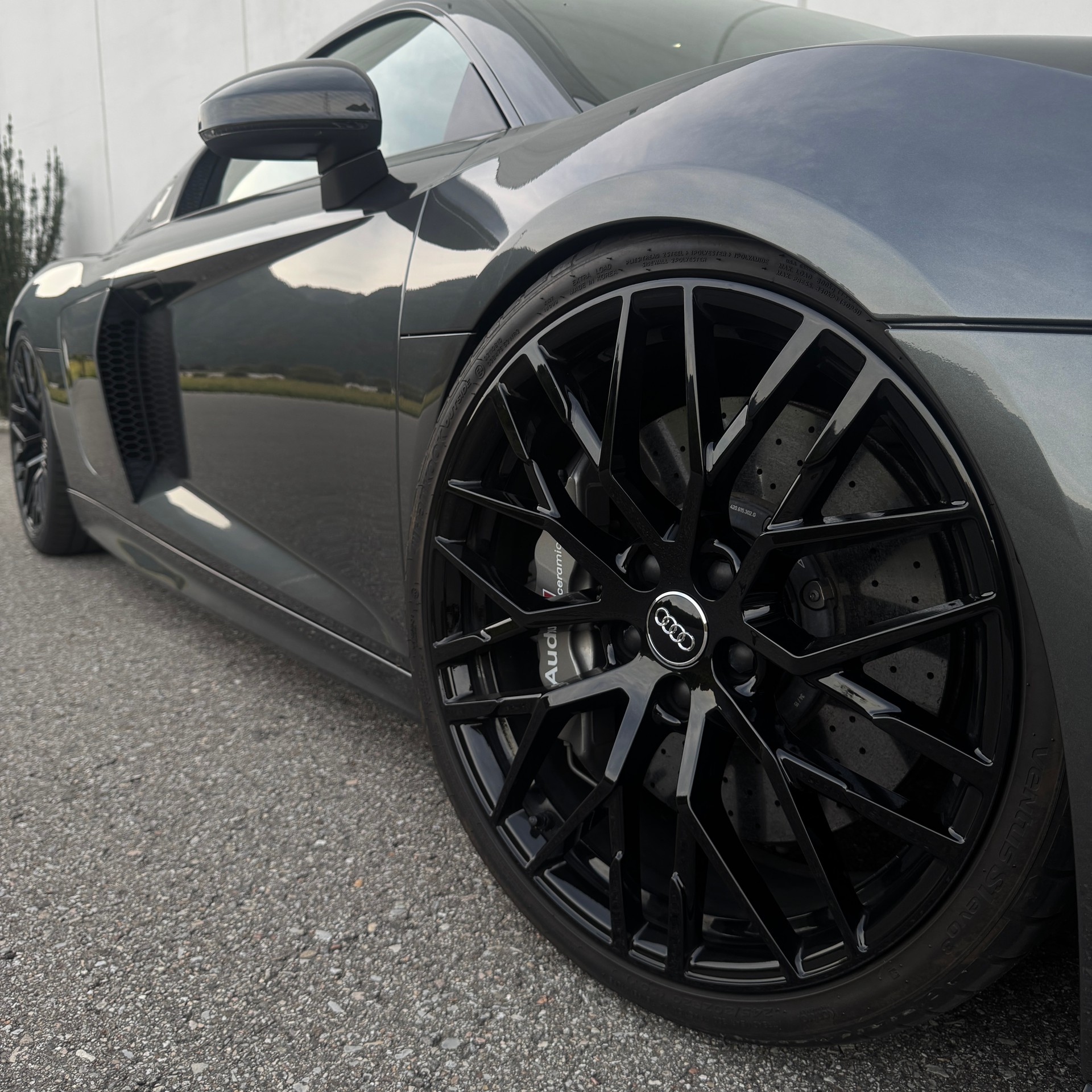 AUDI R8 Coupé 5.2 plus S-Tronic-image-3