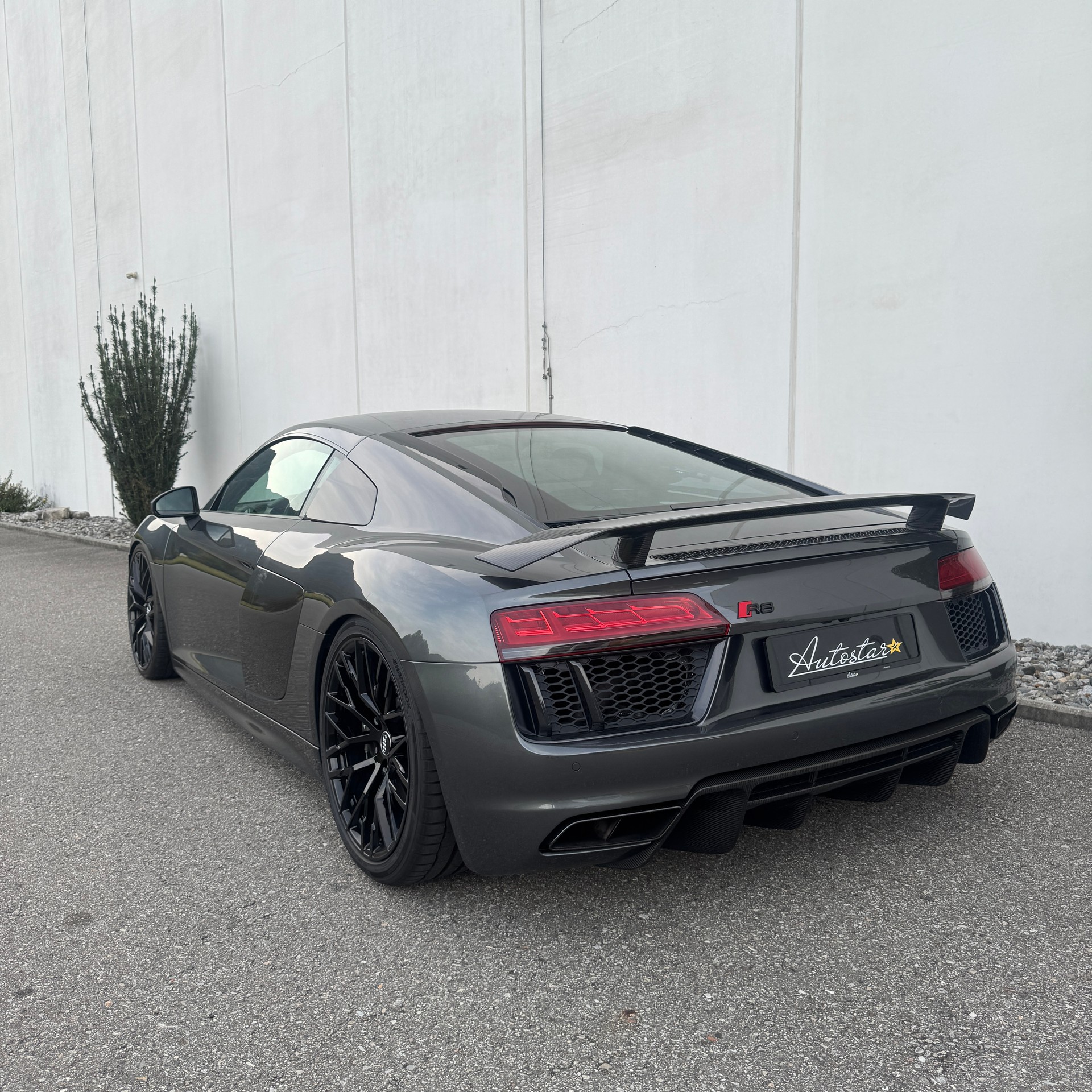 AUDI R8 Coupé 5.2 plus S-Tronic-image-6