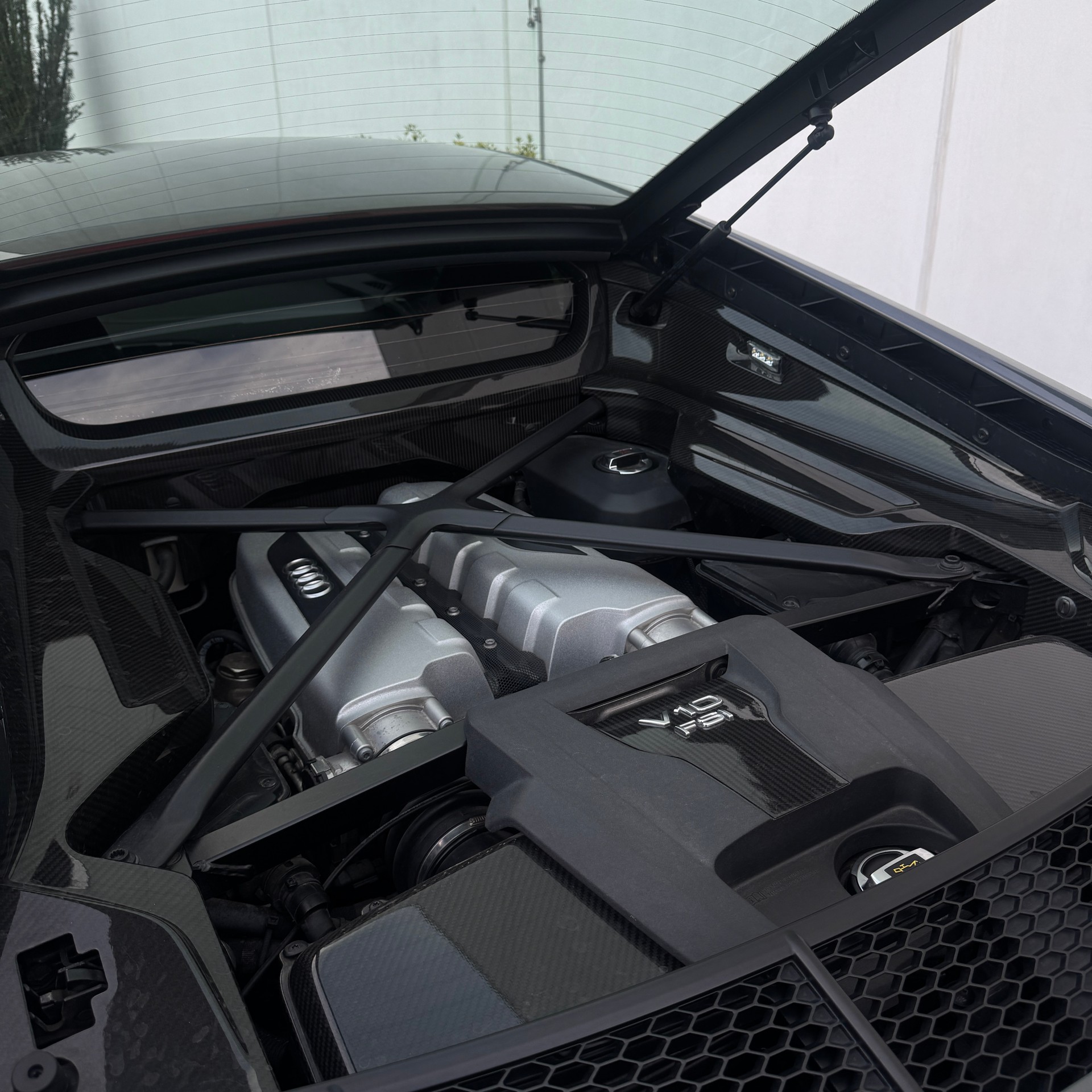 AUDI R8 Coupé 5.2 plus S-Tronic-image-8