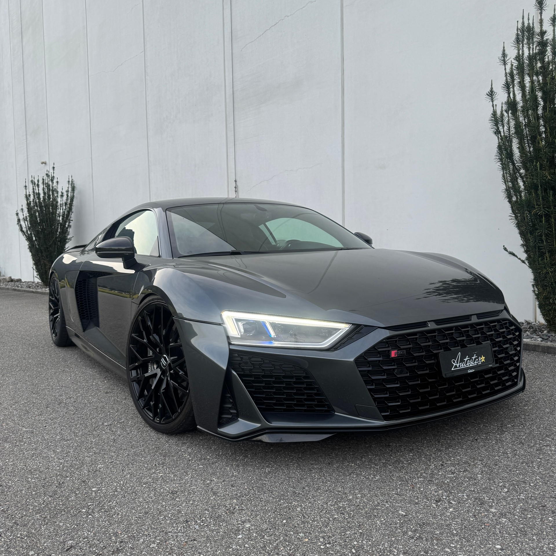 AUDI R8 Coupé 5.2 plus S-Tronic-image-2