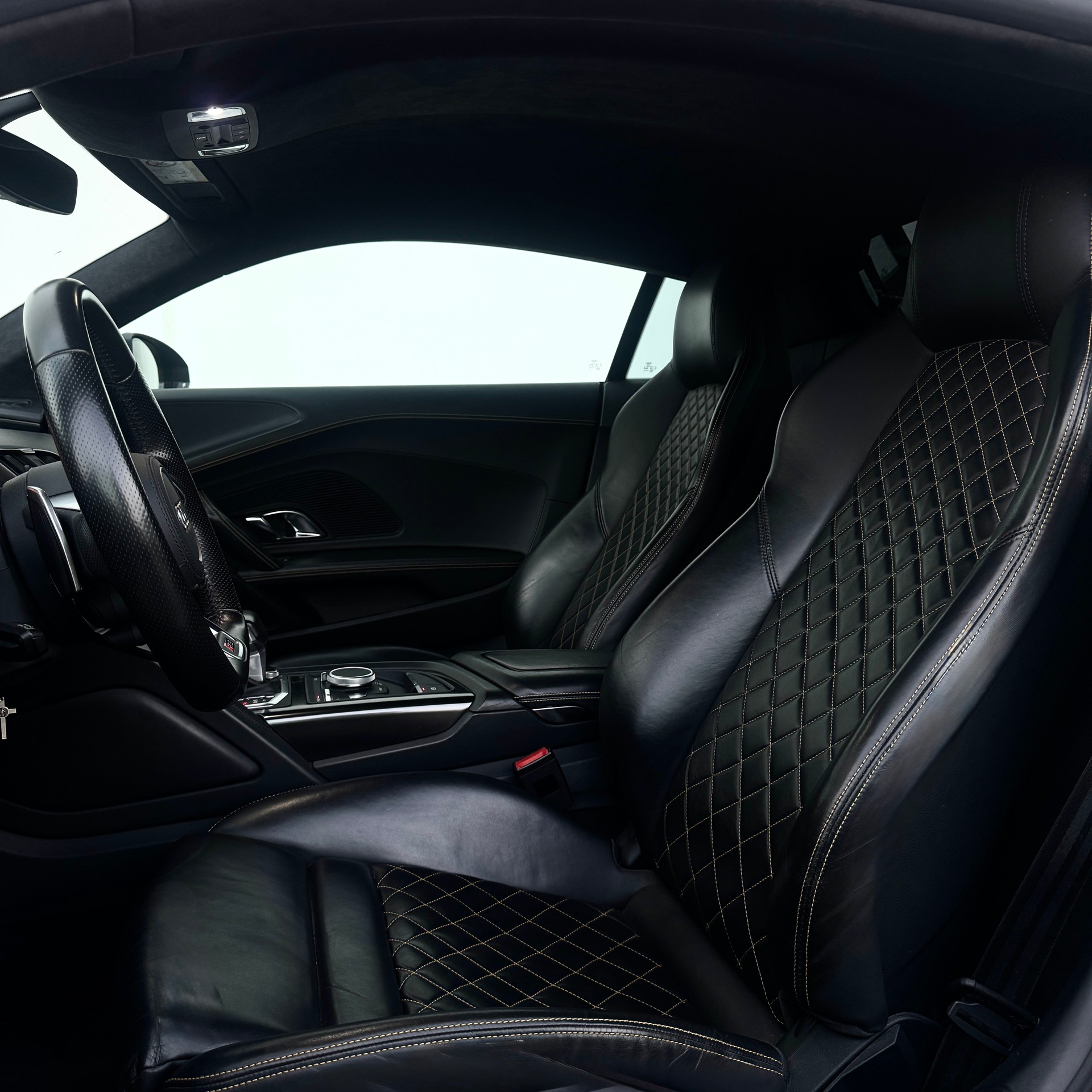 AUDI R8 Coupé 5.2 plus S-Tronic-image-9