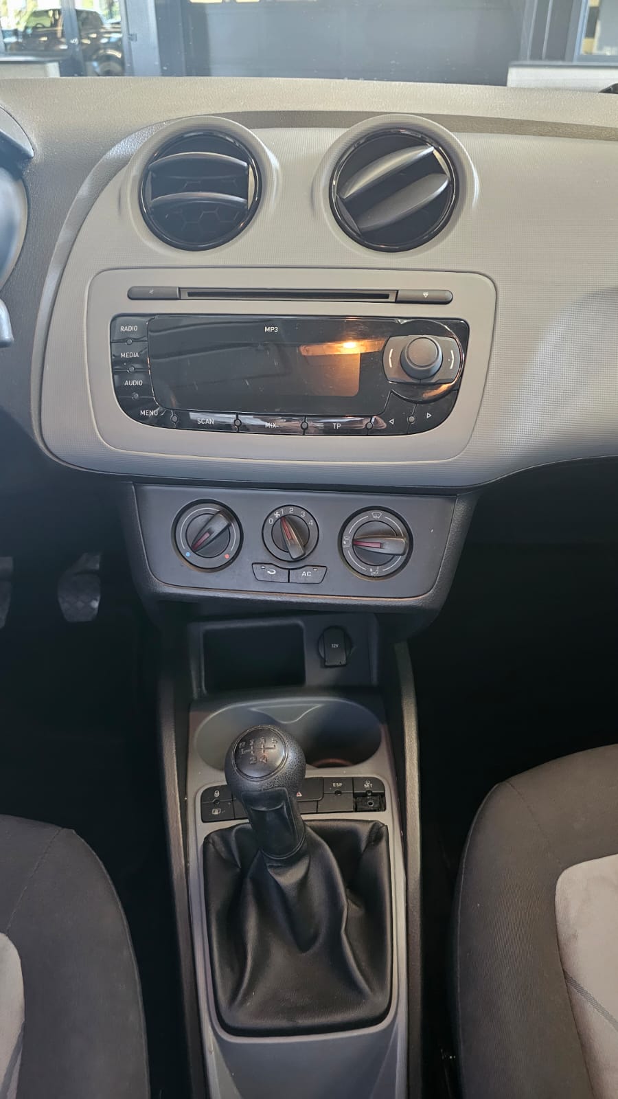 SEAT Ibiza SC 1.2 TSI Sport-image-6