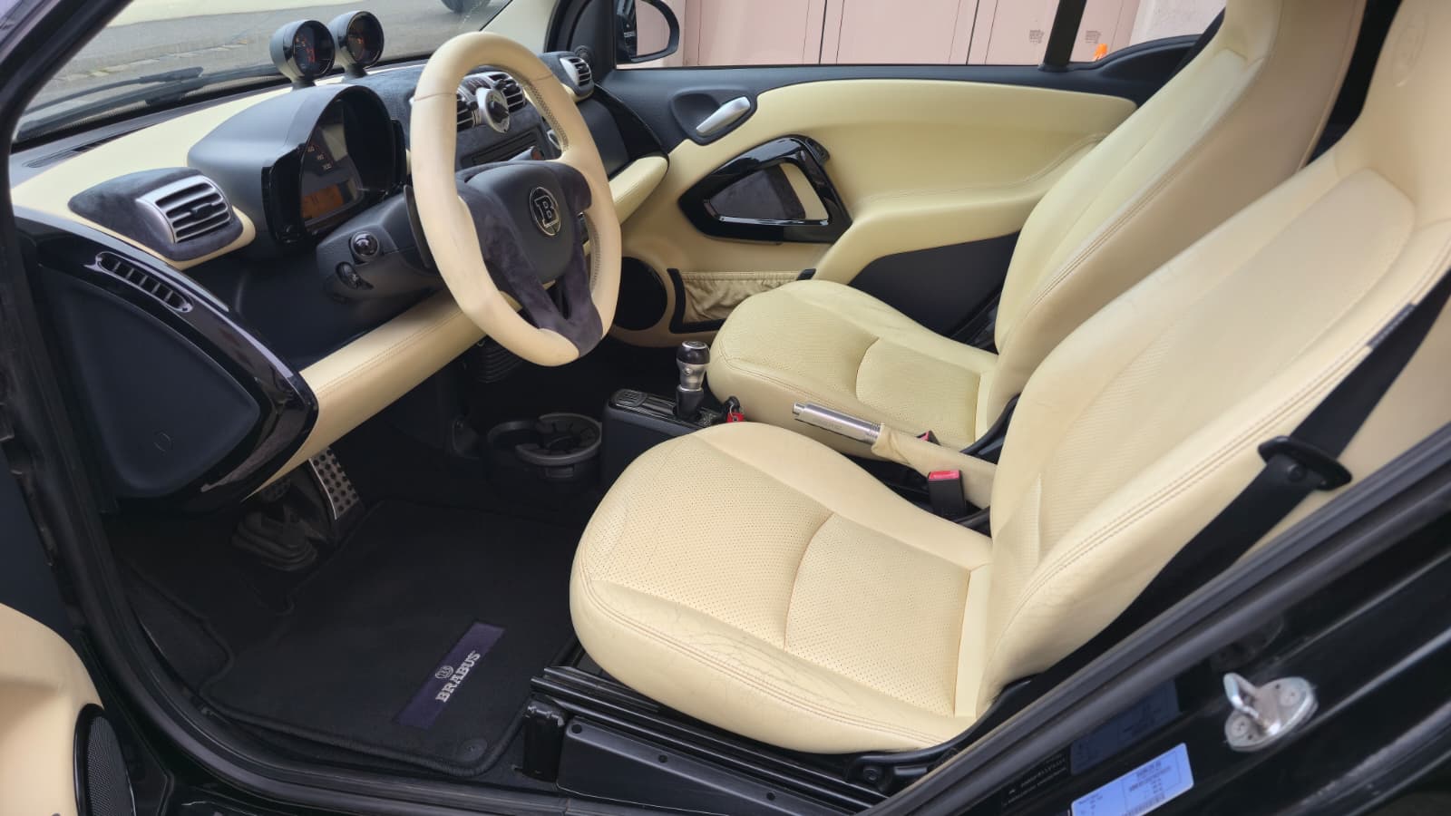 SMART Brabus Limited Xclusive| Ab MFK und Service| Lichtautomatik| Coming-Home| NAVI| Integrierter Startknopf im Schaltknauf-image-10