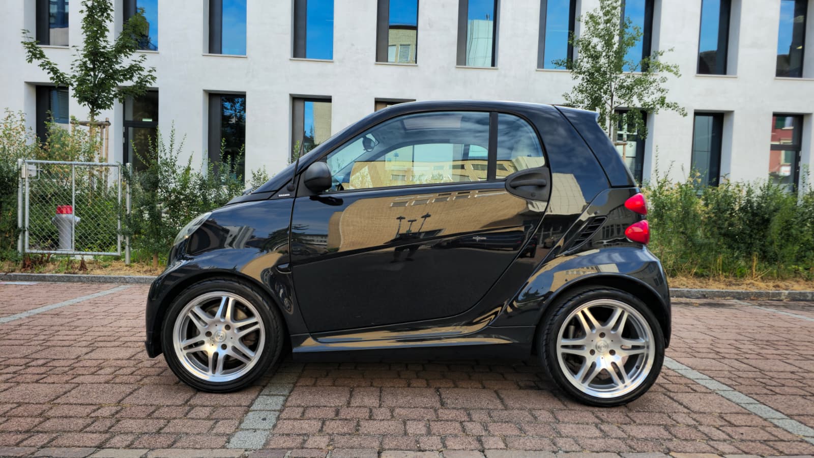 SMART Brabus Limited Xclusive| Ab MFK und Service| Lichtautomatik| Coming-Home| NAVI| Integrierter Startknopf im Schaltknauf-image-4