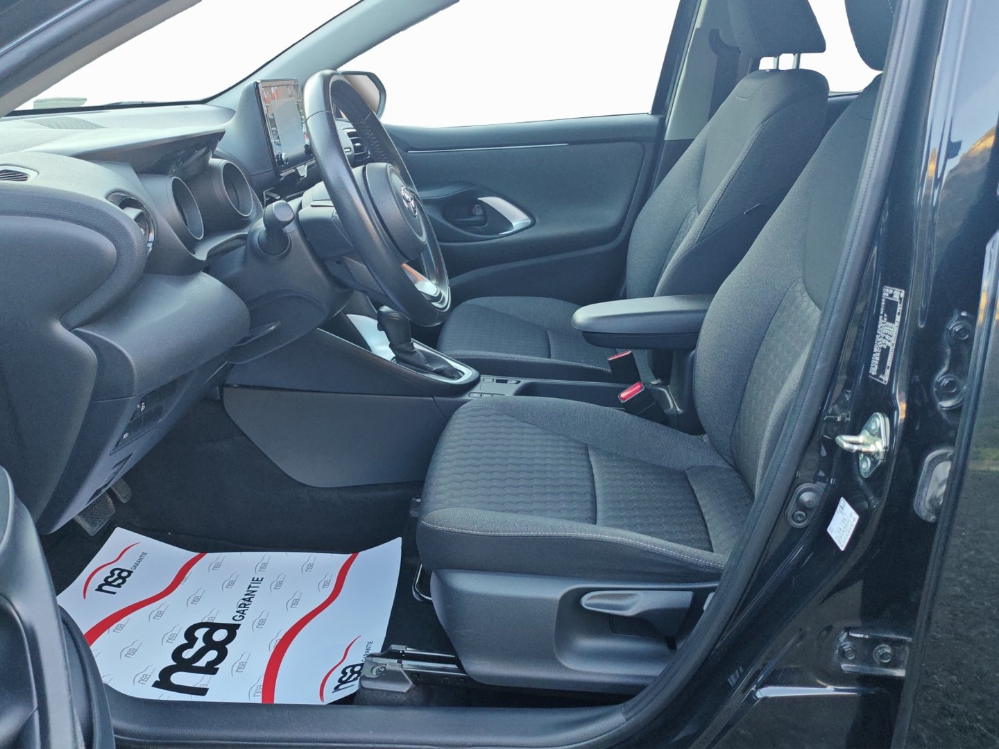TOYOTA Yaris 1.5 Trend e-CVT (GPS · DAB · Garantie)-image-9