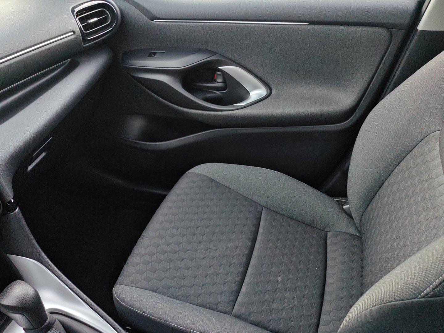 TOYOTA Yaris 1.5 Trend e-CVT (GPS · DAB · Garantie)-image-15