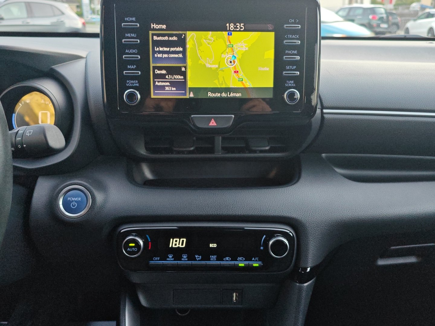 TOYOTA Yaris 1.5 Trend e-CVT (GPS · DAB · Garantie)-image-17