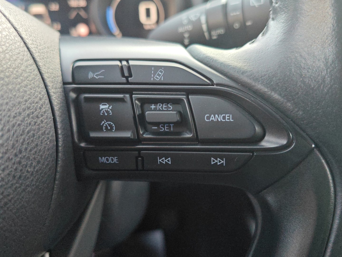 TOYOTA Yaris 1.5 Trend e-CVT (GPS · DAB · Garantie)-image-19