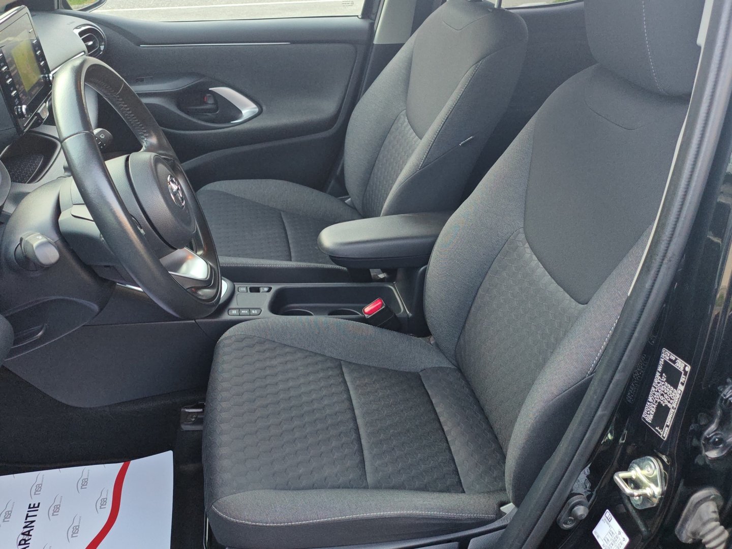 TOYOTA Yaris 1.5 Trend e-CVT (GPS · DAB · Garantie)-image-13