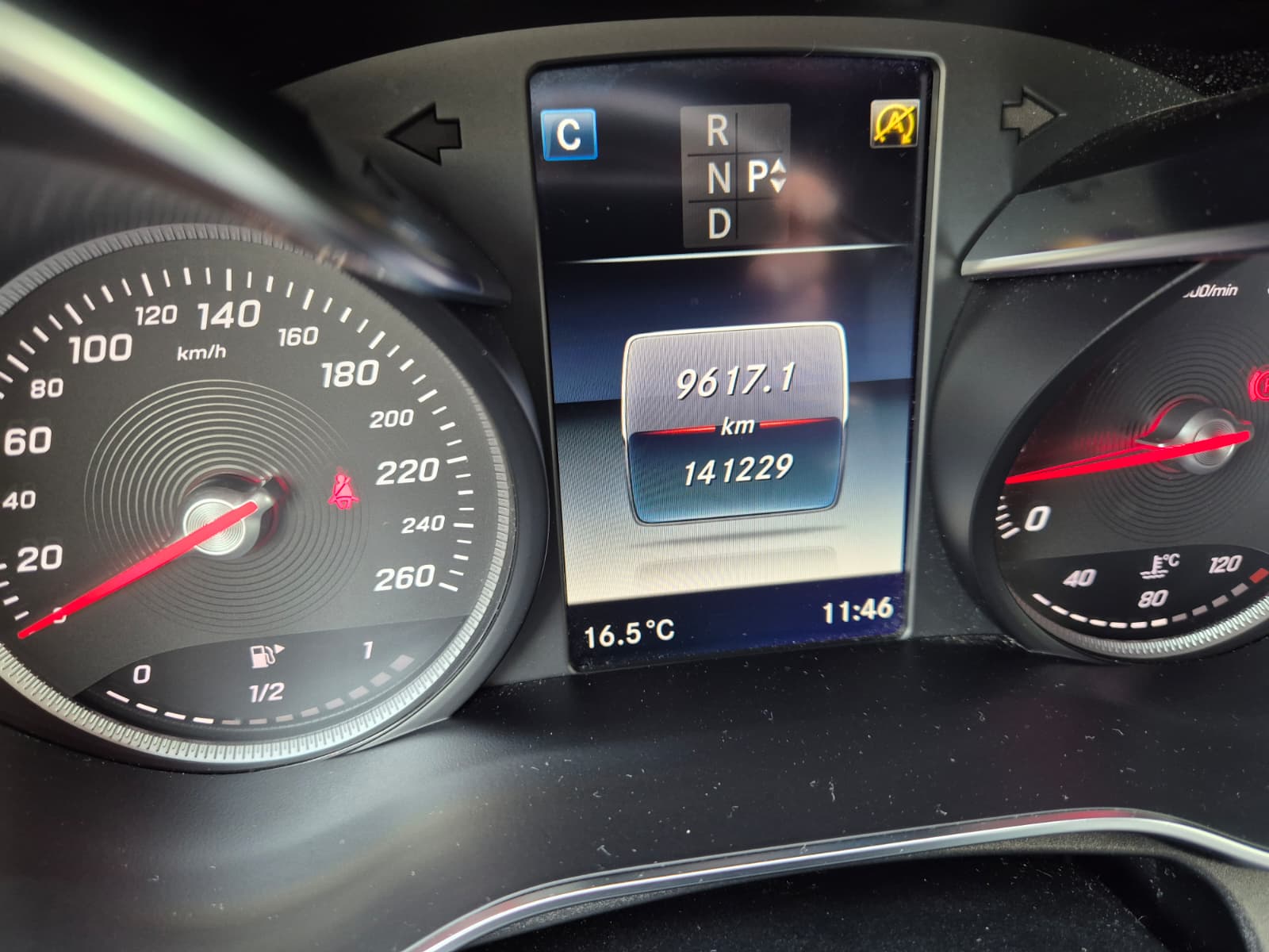MERCEDES-BENZ C 200 Coupé AMG Line 4Matic 9G-Tronic-image-10