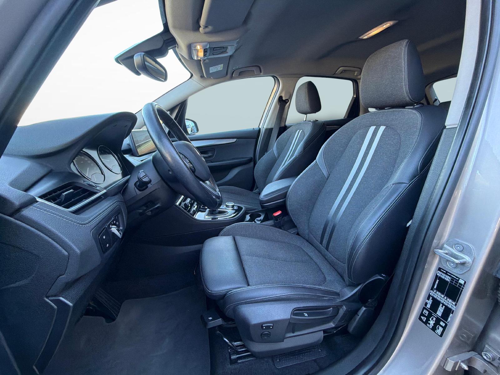 BMW 225i xDrive Sport Line Steptronic-image-9