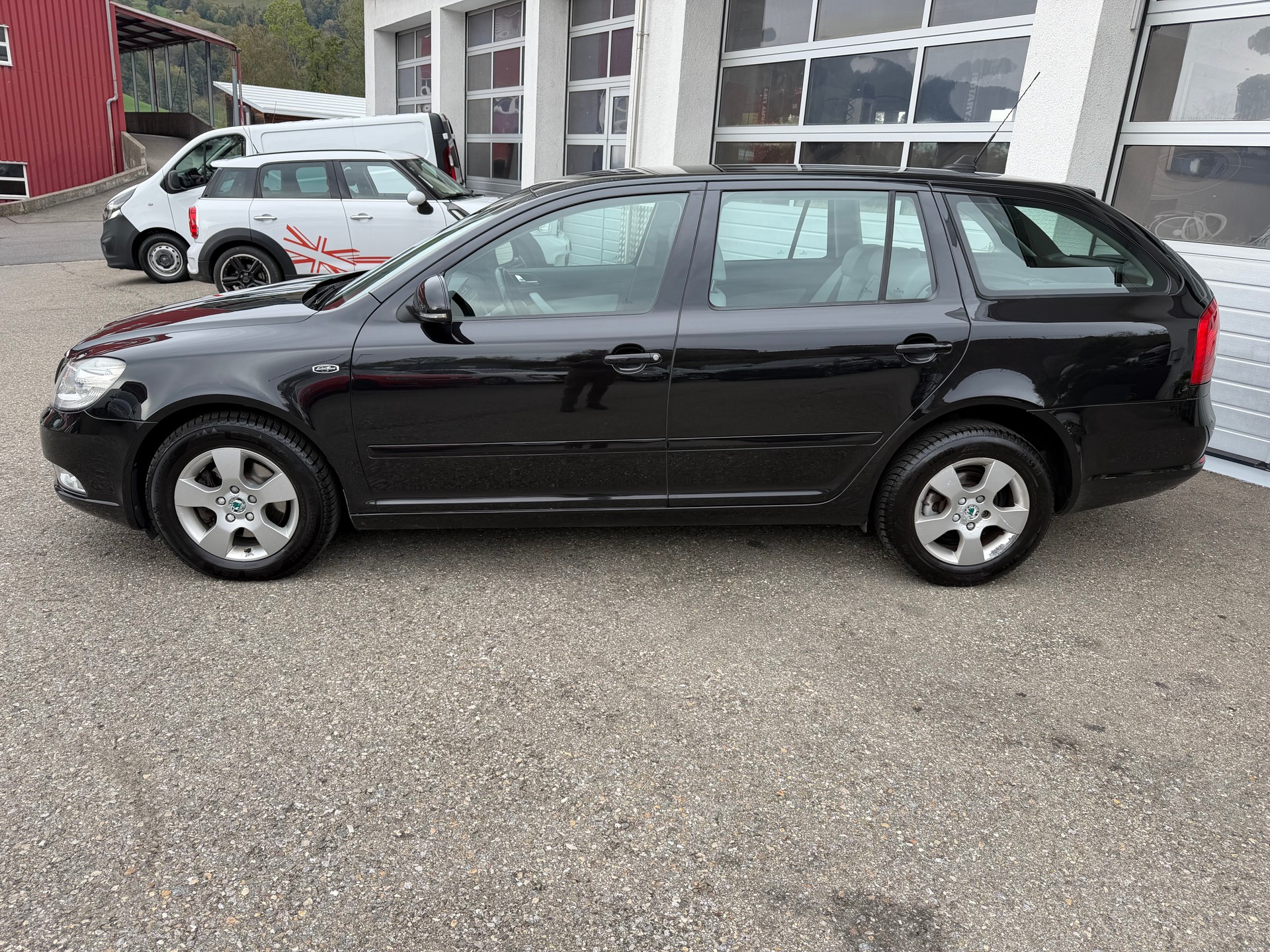 SKODA Octavia Combi 1.8 TSI Laurin & Klement 4x4-image-1