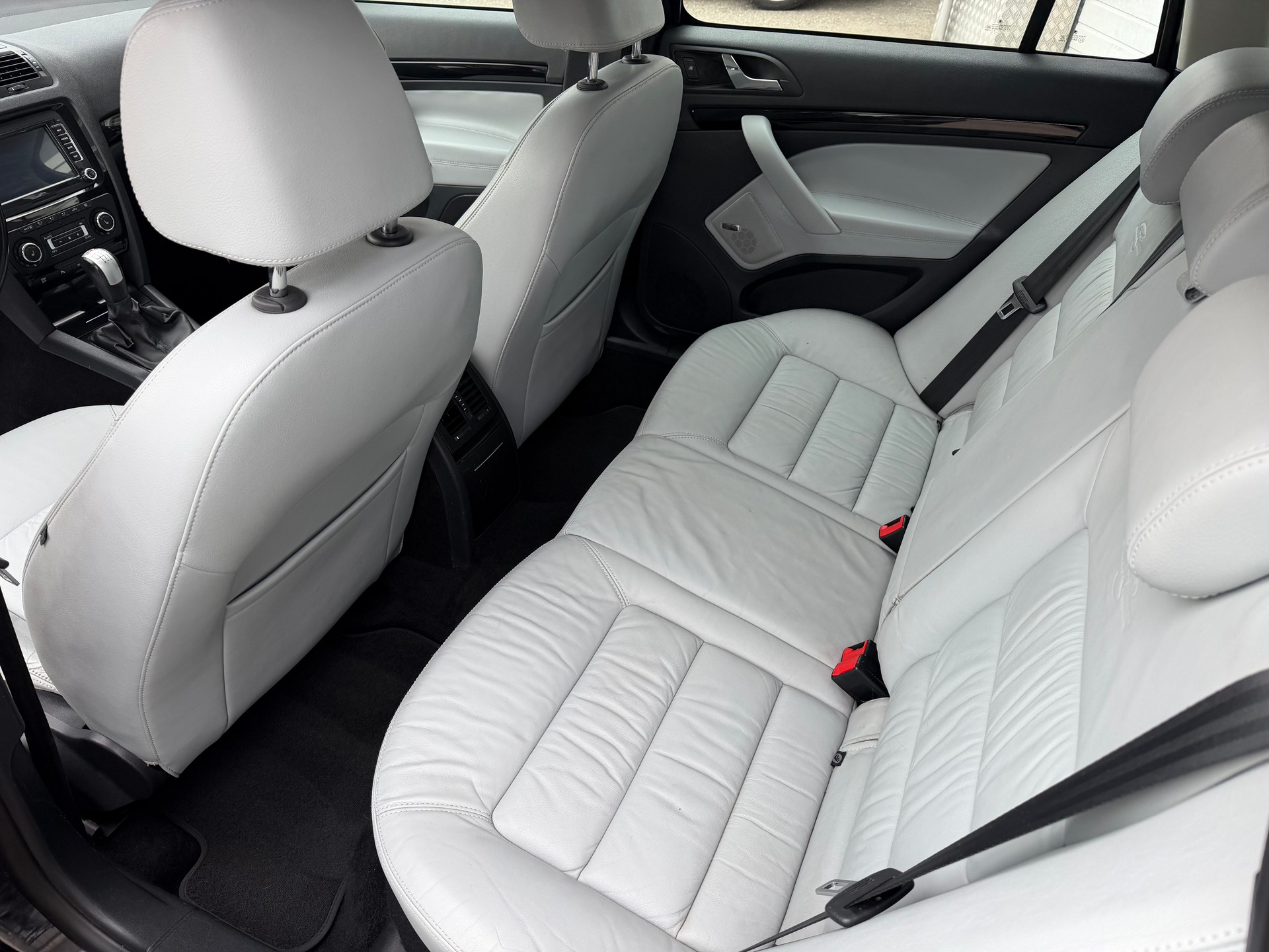SKODA Octavia Combi 1.8 TSI Laurin & Klement 4x4-image-7