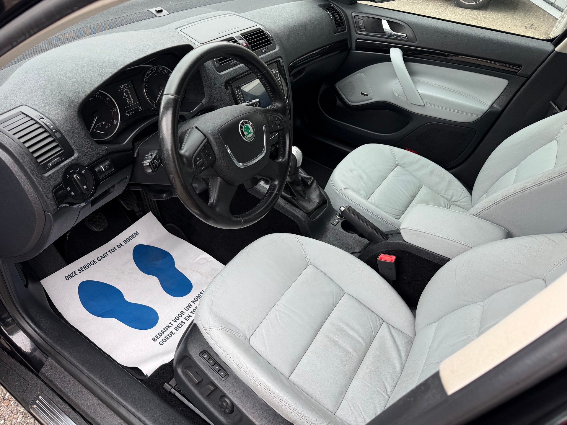 SKODA Octavia Combi 1.8 TSI Laurin & Klement 4x4-image-4