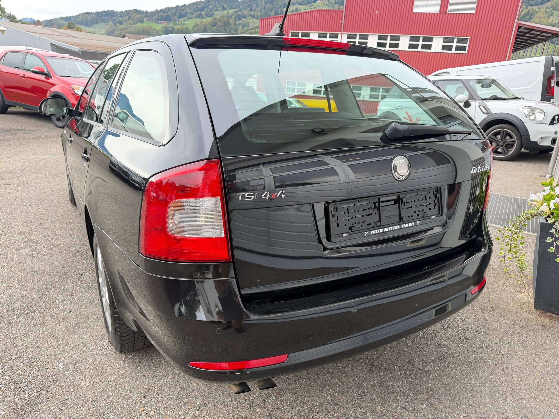 SKODA Octavia Combi 1.8 TSI Laurin & Klement 4x4-image-2